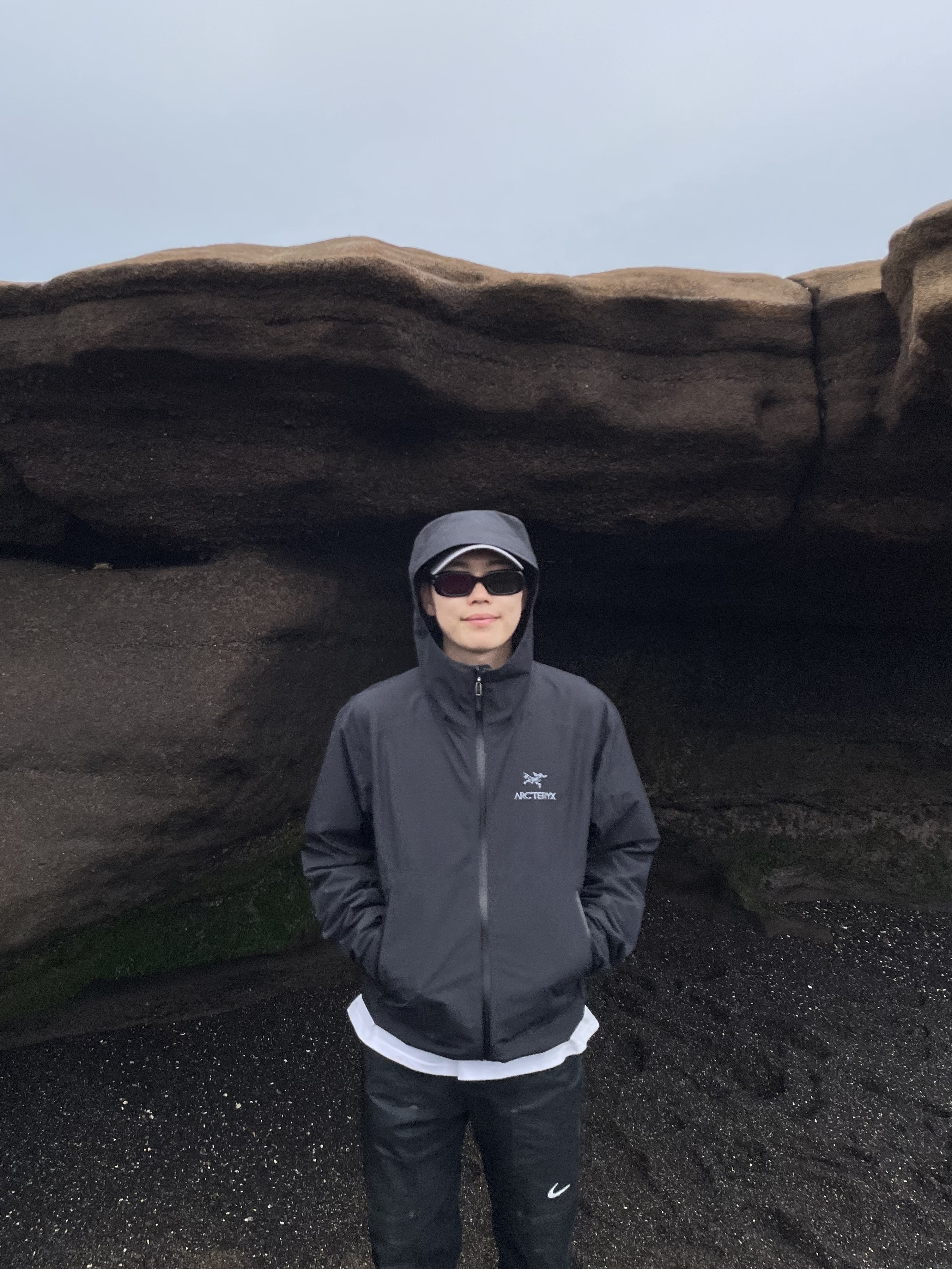 Arc'teryx Beta Jacket Black, Nike x Off-White NRG Pants Black 착용 스타일 - 1