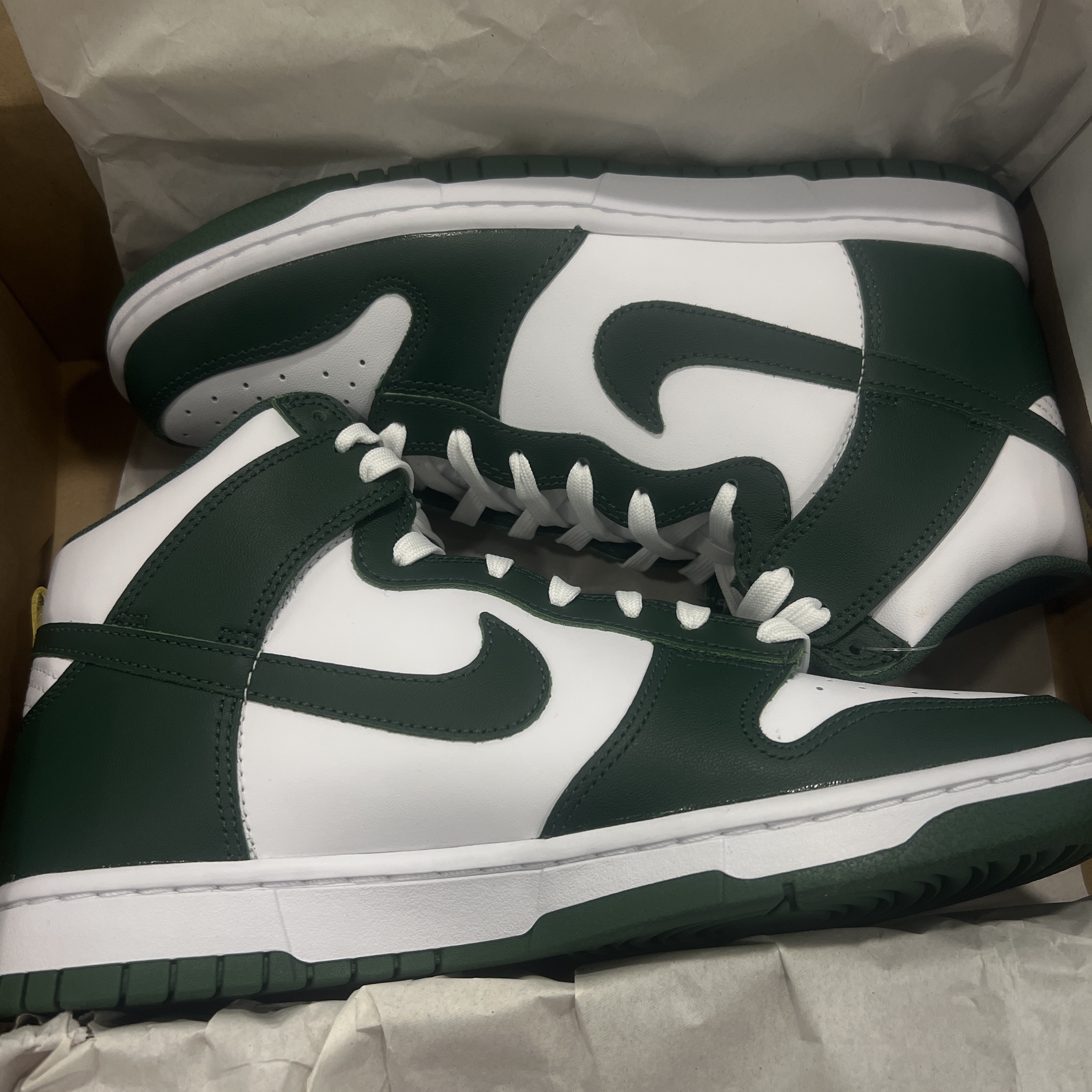 Nike Dunk High Retro Noble Green 착용 스타일