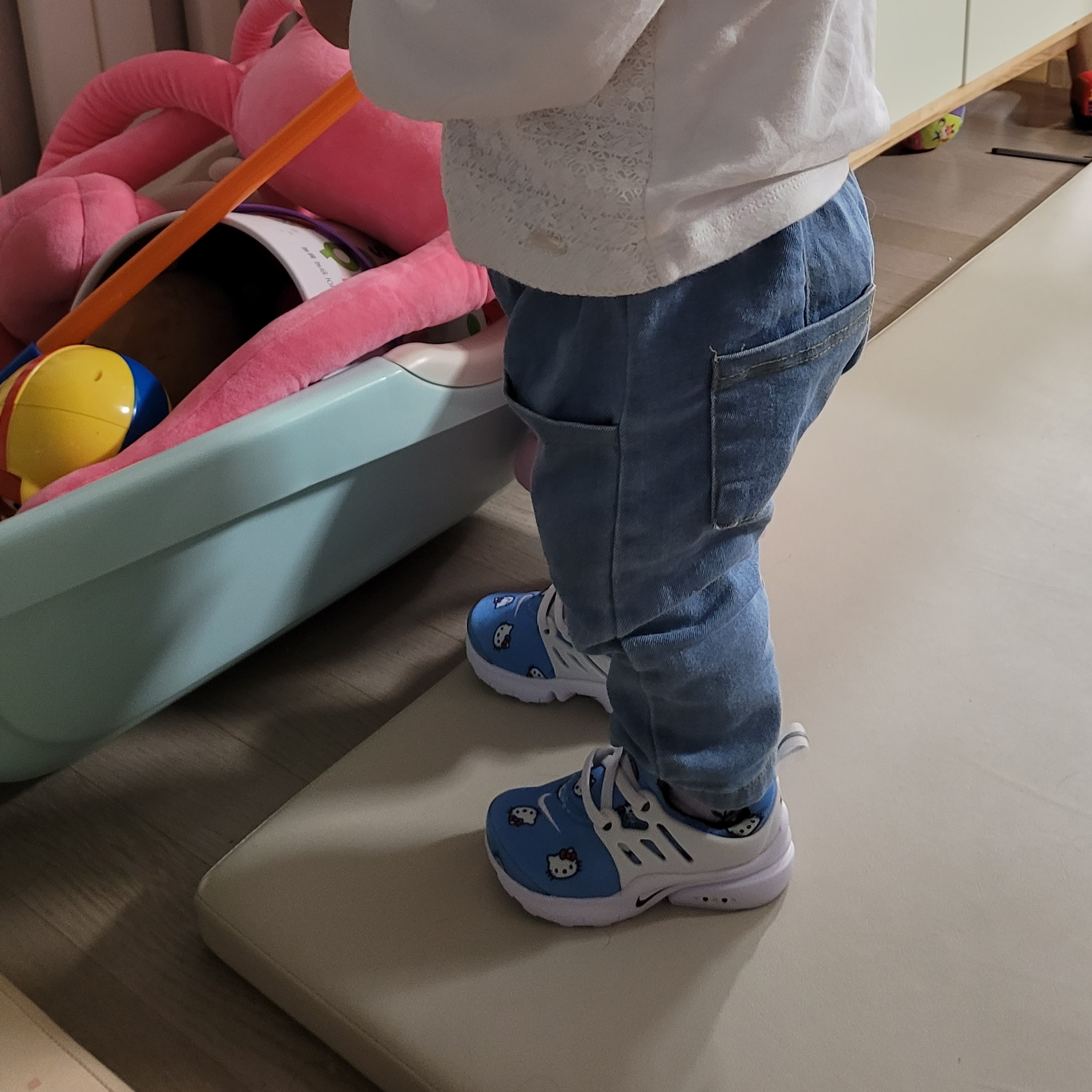 (TD) Nike x Hello Kitty Air Presto University Blue 착용 스타일 - 2