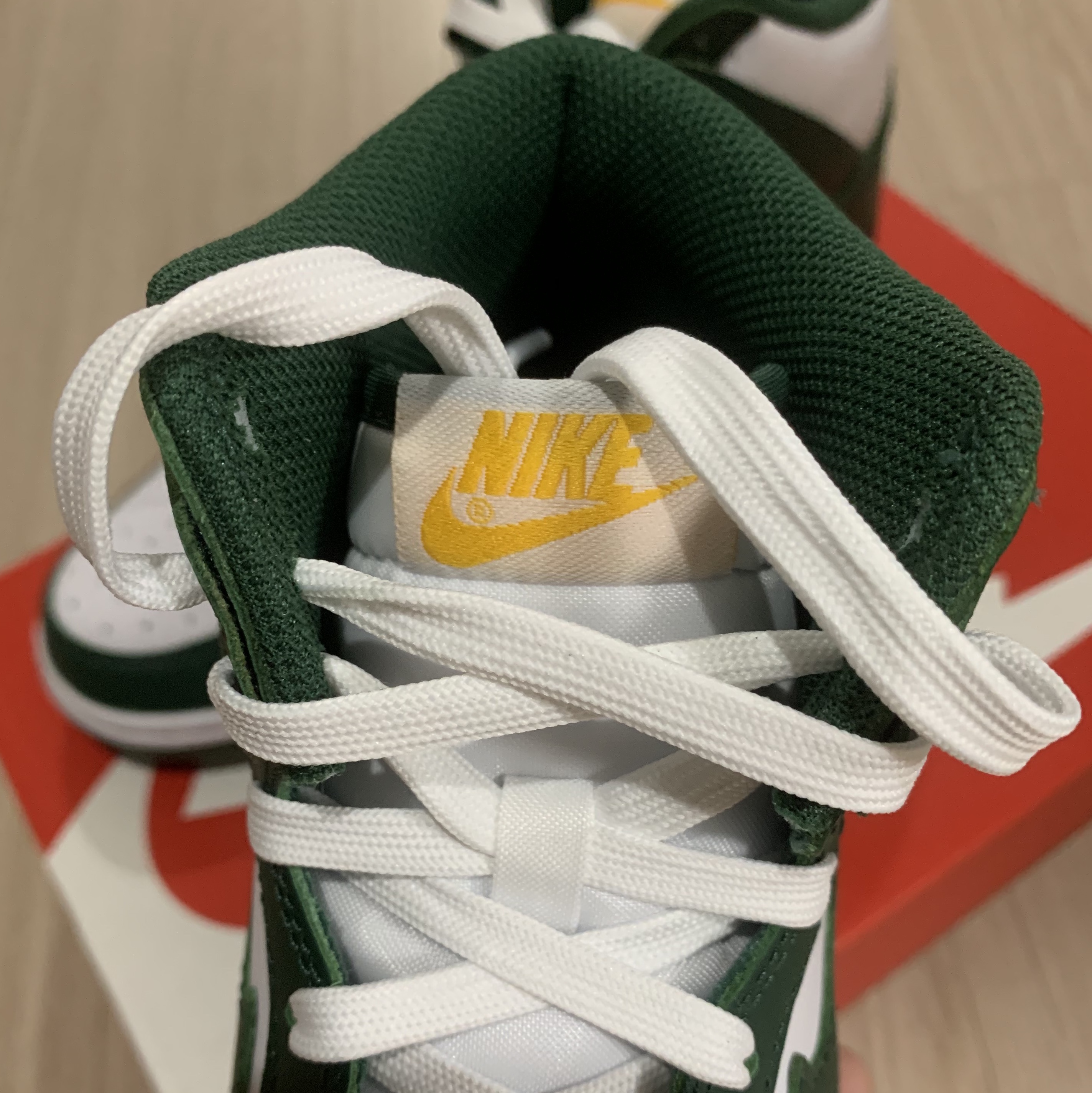 Nike Dunk High Retro Noble Green 착용 스타일 - 5
