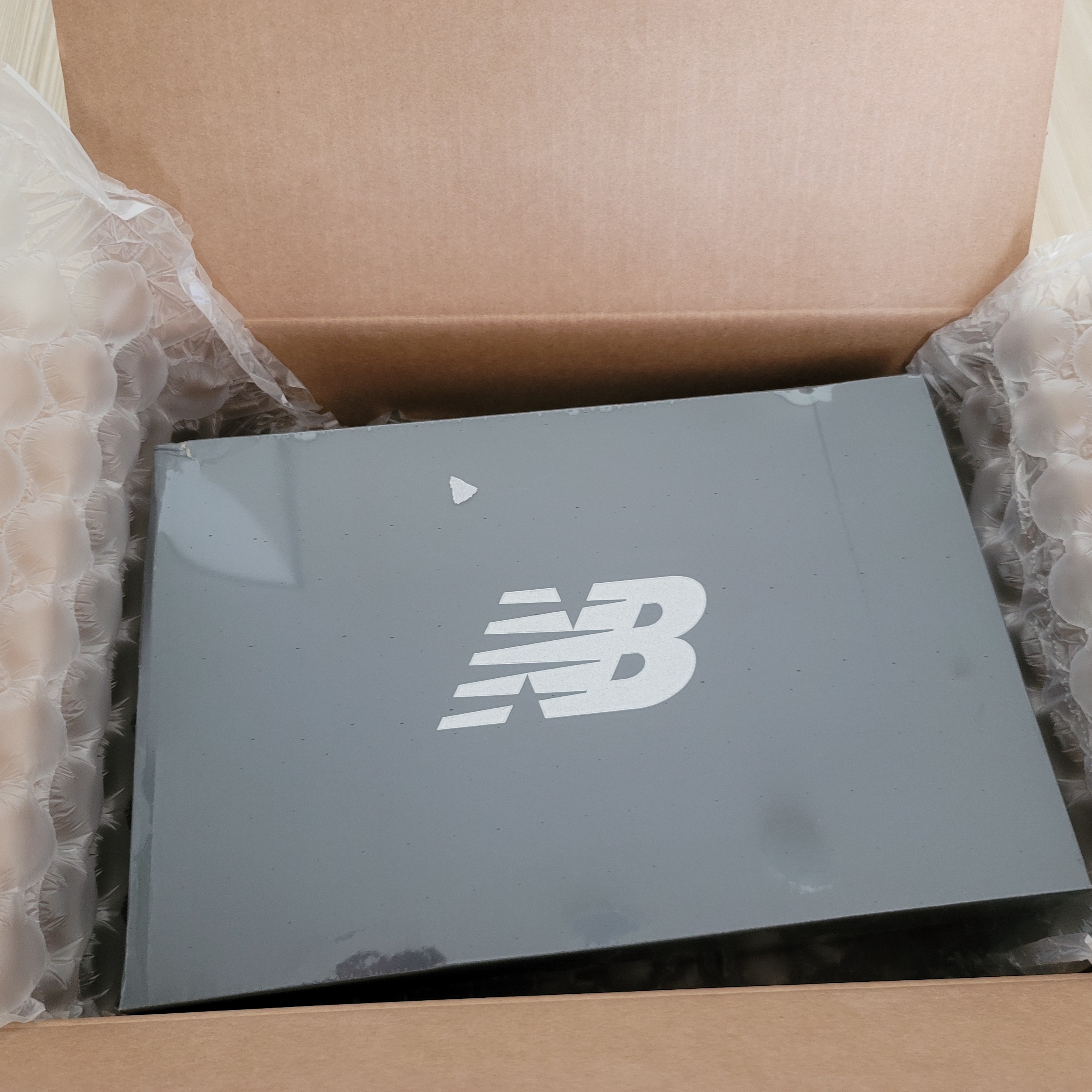 New Balance 327 White Black 착용 스타일 - 2