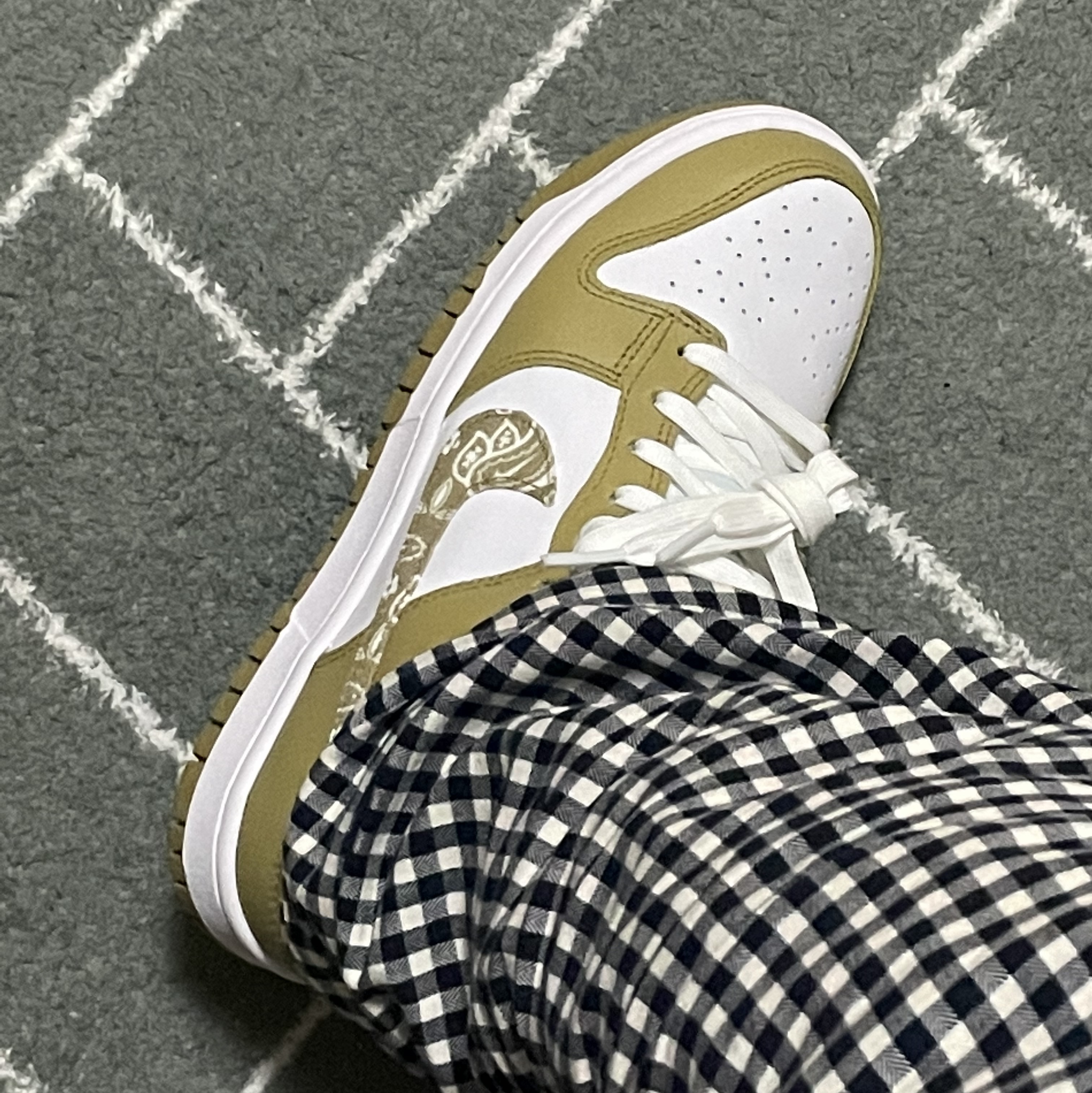 (W) Nike Dunk Low Essential Barley Paisley 착용 스타일