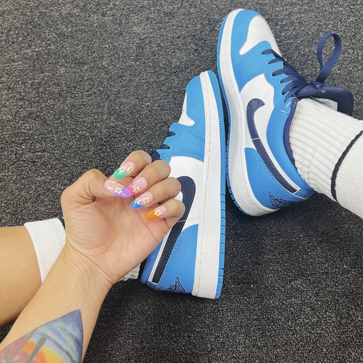 Jordan 1 Low Dark Powder Blue, (GS) Jordan 1 Low Dark Powder Blue 착용 스타일 - 1