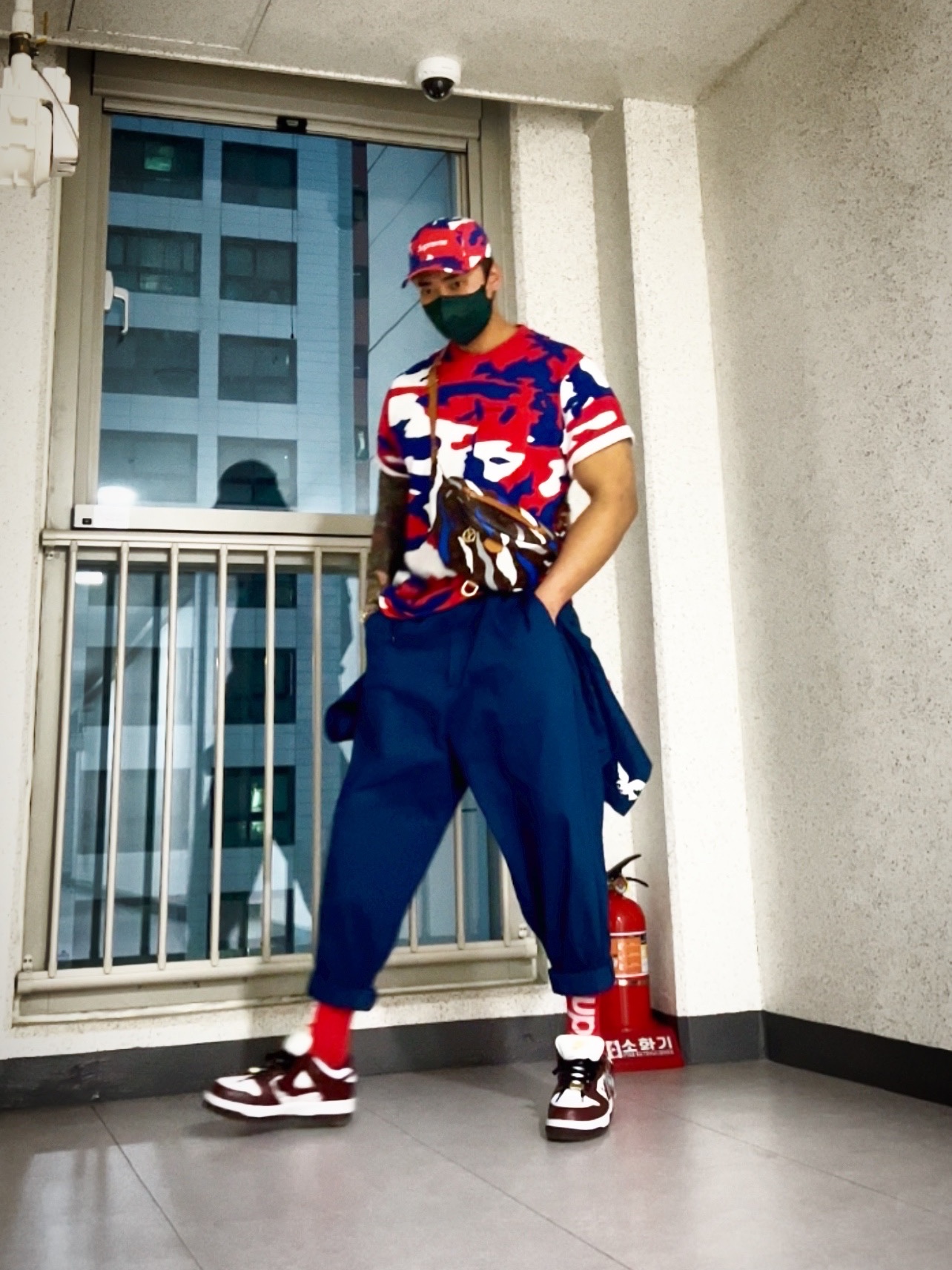 Supreme Washed Chino Twill Camp Cap Red Camo - 22SS, Nike x Parra SB Team USA Coveralls Brave Blue - US/EU 착용 스타일 - 3