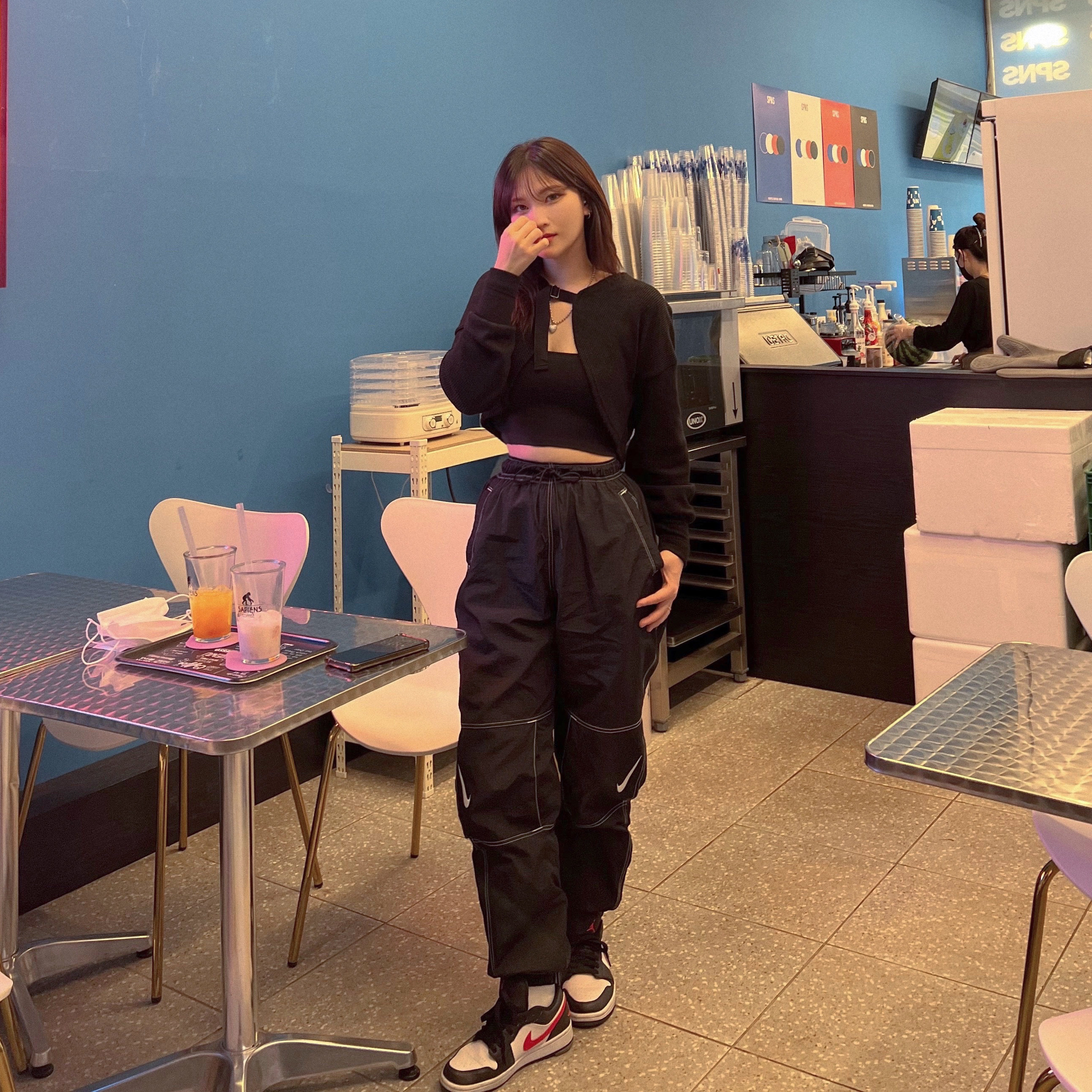 (W) Jordan 1 Low Black Siren Red, (W) Nike NSW Swoosh Repel Jogger Pants Black - Asia 착용 스타일