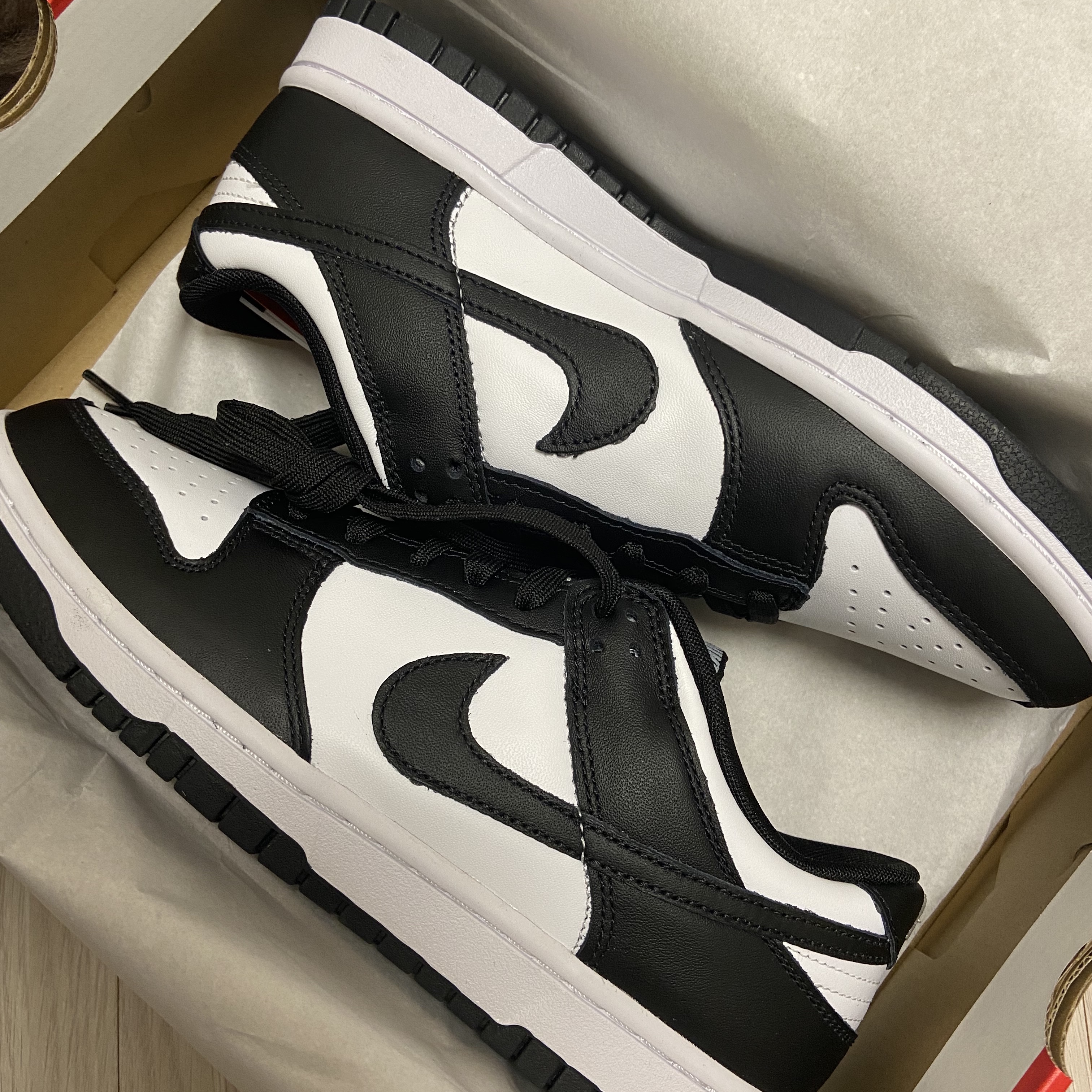 Nike Dunk Low Retro Black 착용 스타일 - 2