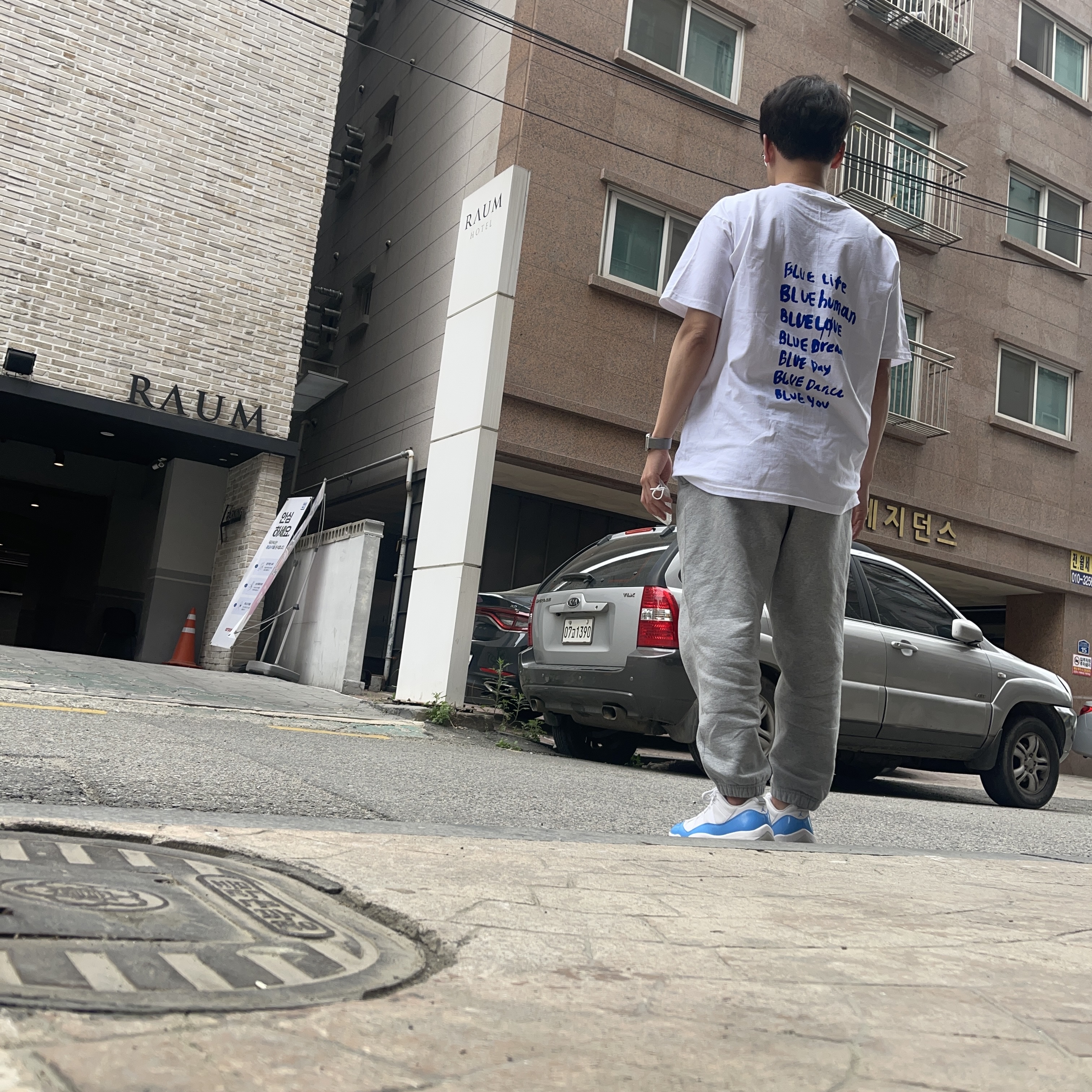 Jordan 11 Retro Low University Blue 2017, Nike NRG Solo Swoosh Fleece Pants Dark Grey Heather - Asia 착용 스타일