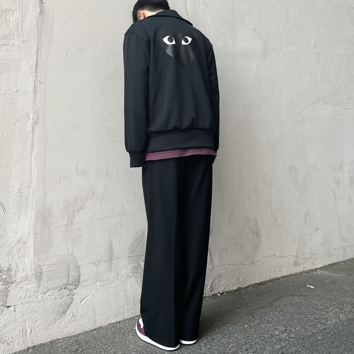 Jordan 1 Retro High OG Bordeaux, Play Comme des Garcons Big Black Heart Print Track Jacket Ivory 착용 스타일