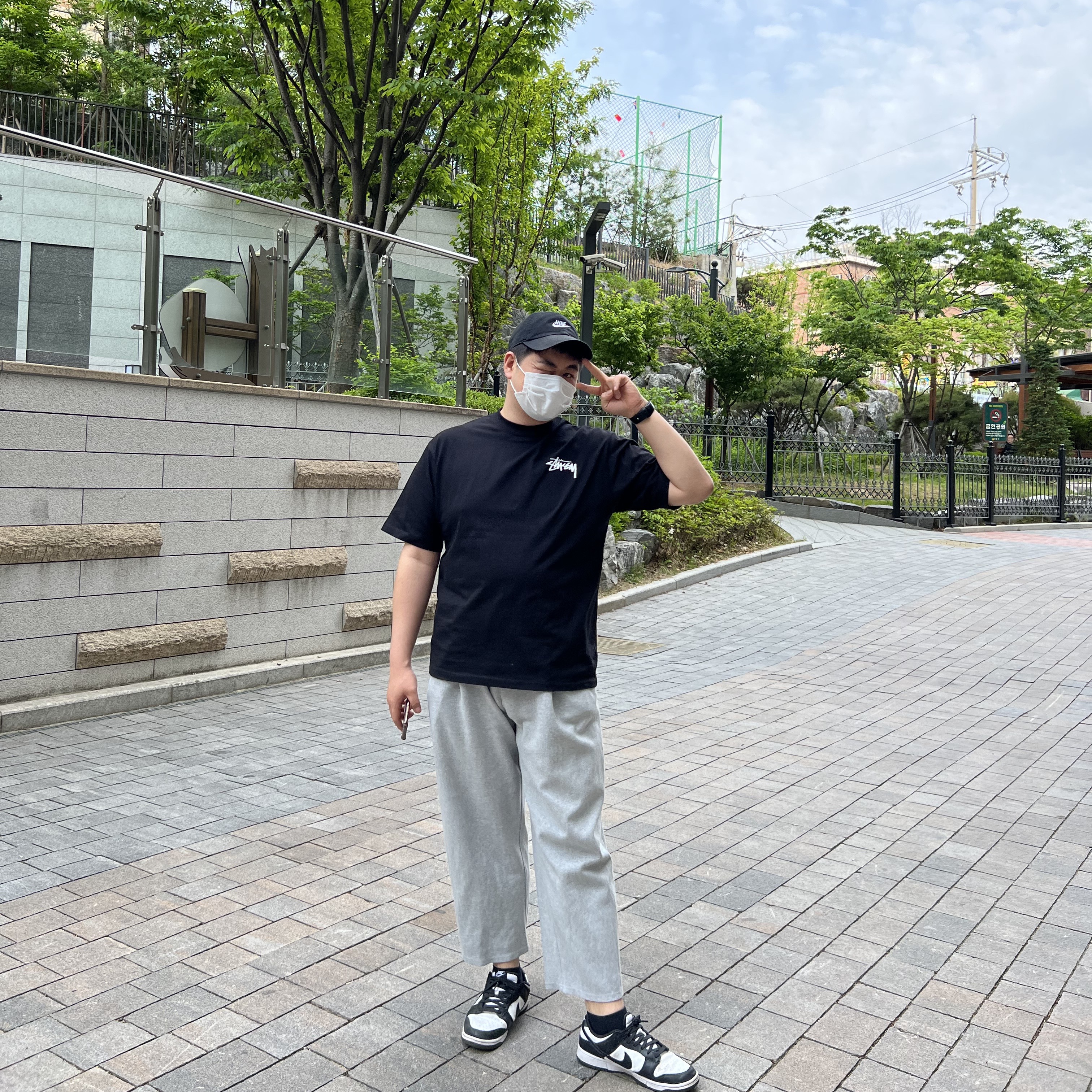 Nike Dunk Low Retro Black, Stussy Reflection T-Shirt Black 착용 스타일 - 1