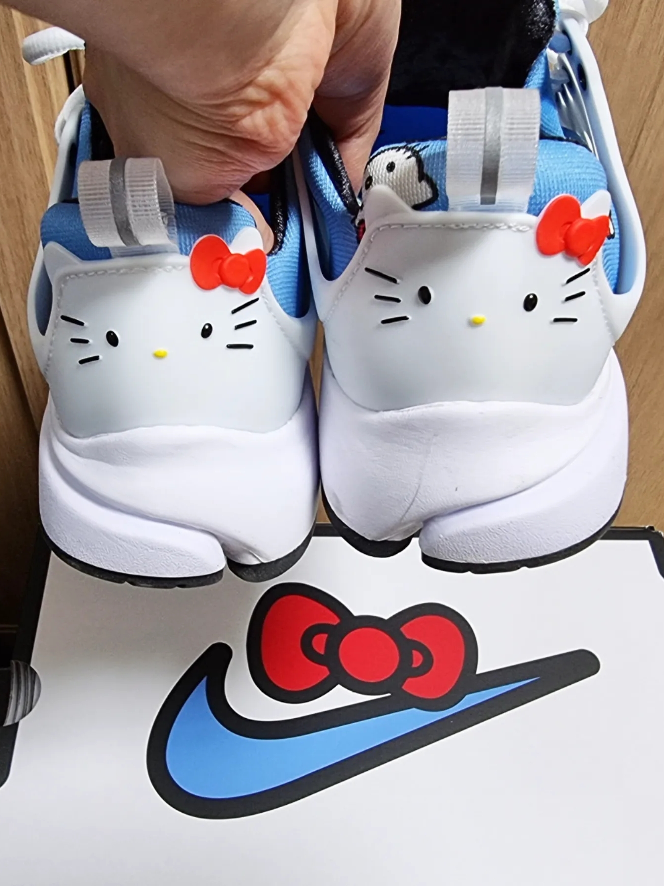 Nike x Hello Kitty Air Presto University Blue 착용 스타일 - 5