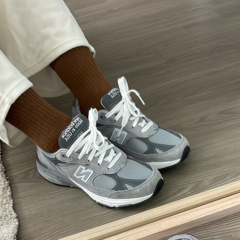 (W) New Balance 993 Made in USA Grey - B Standard 착용 스타일 - 2