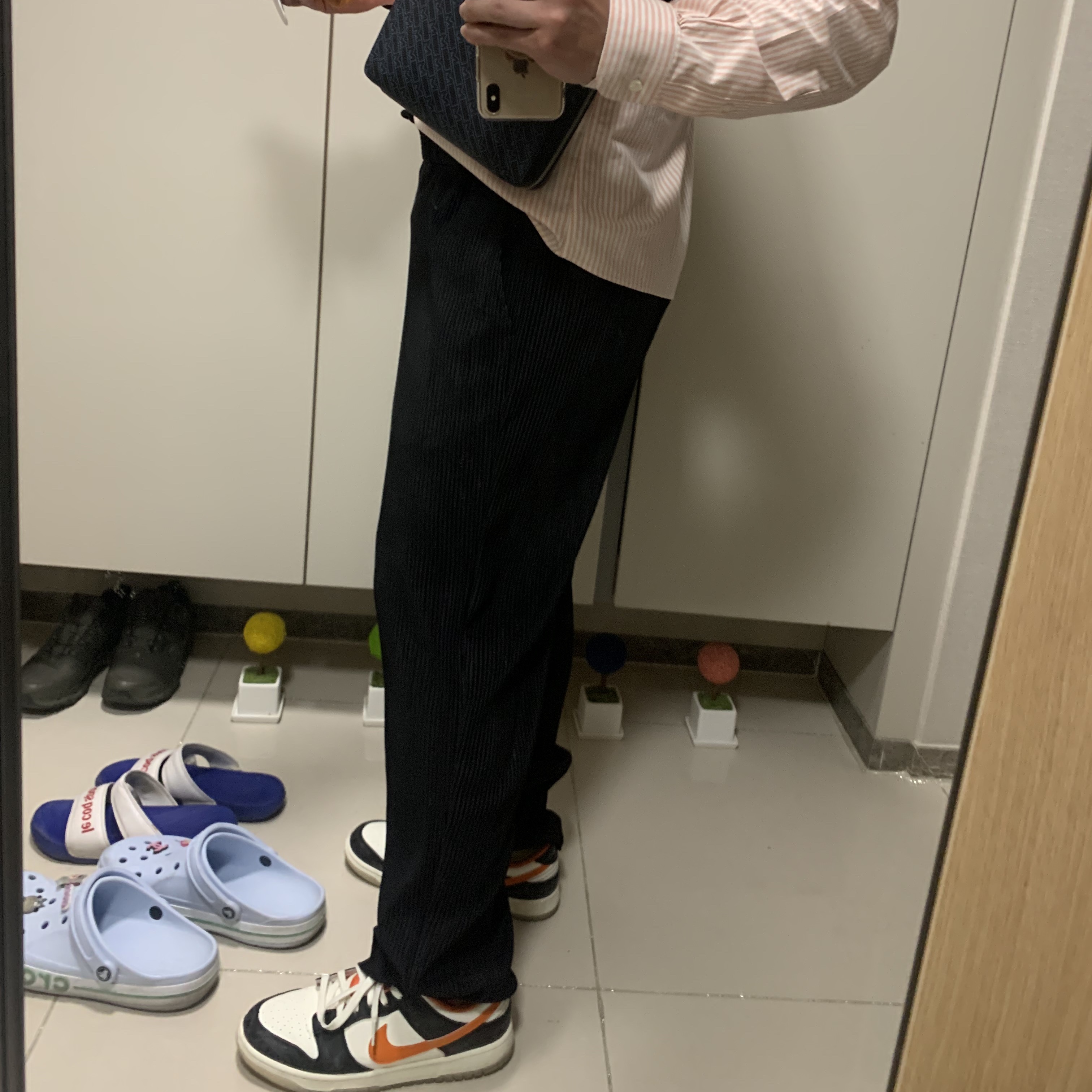 Nike Dunk Low Retro PRM Halloween, Homme Plisse Issey Miyake Straight Basics Pants Navy 착용 스타일