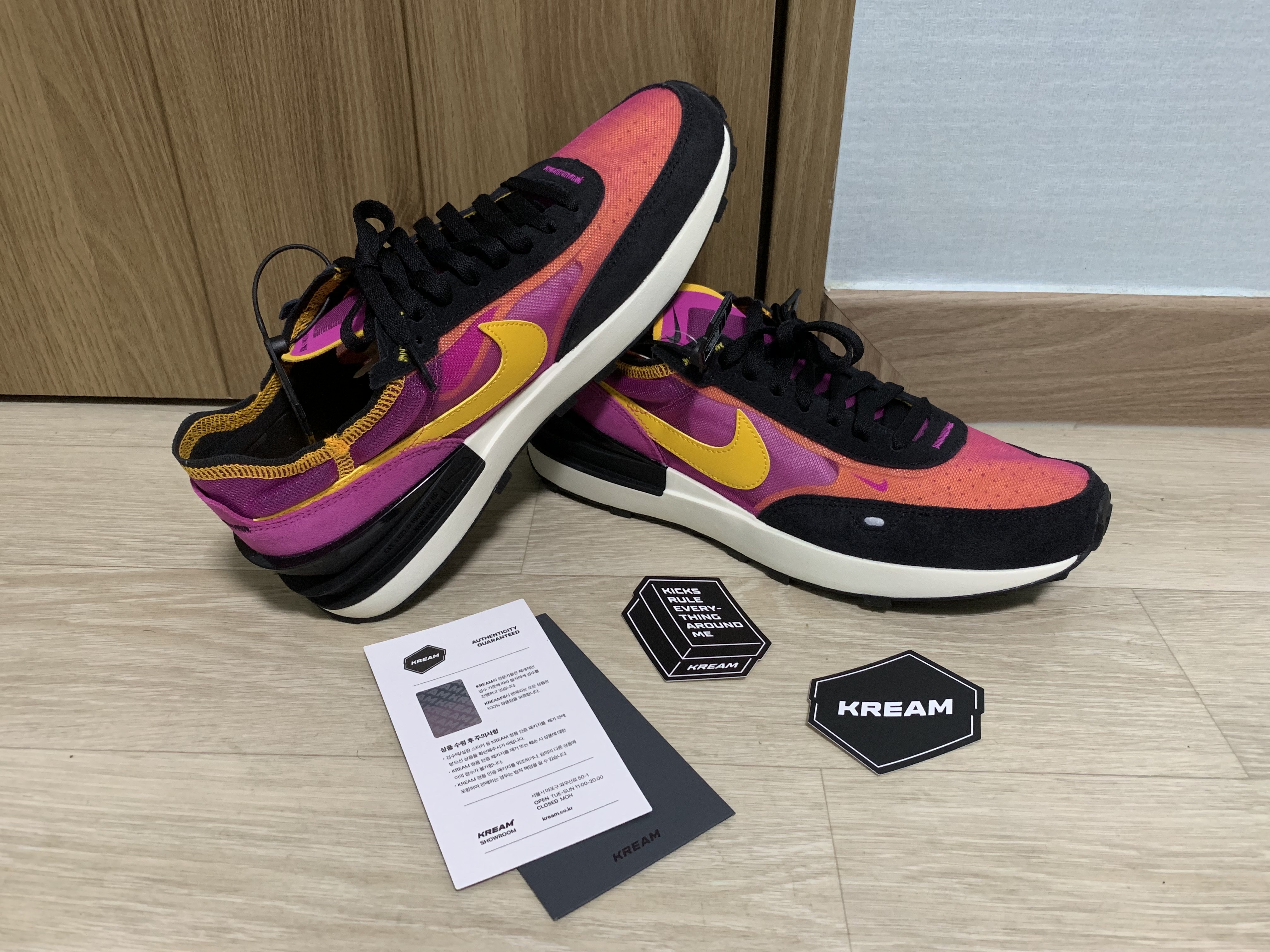 Nike Waffle One Active Fuchsia 착용 스타일 - 5
