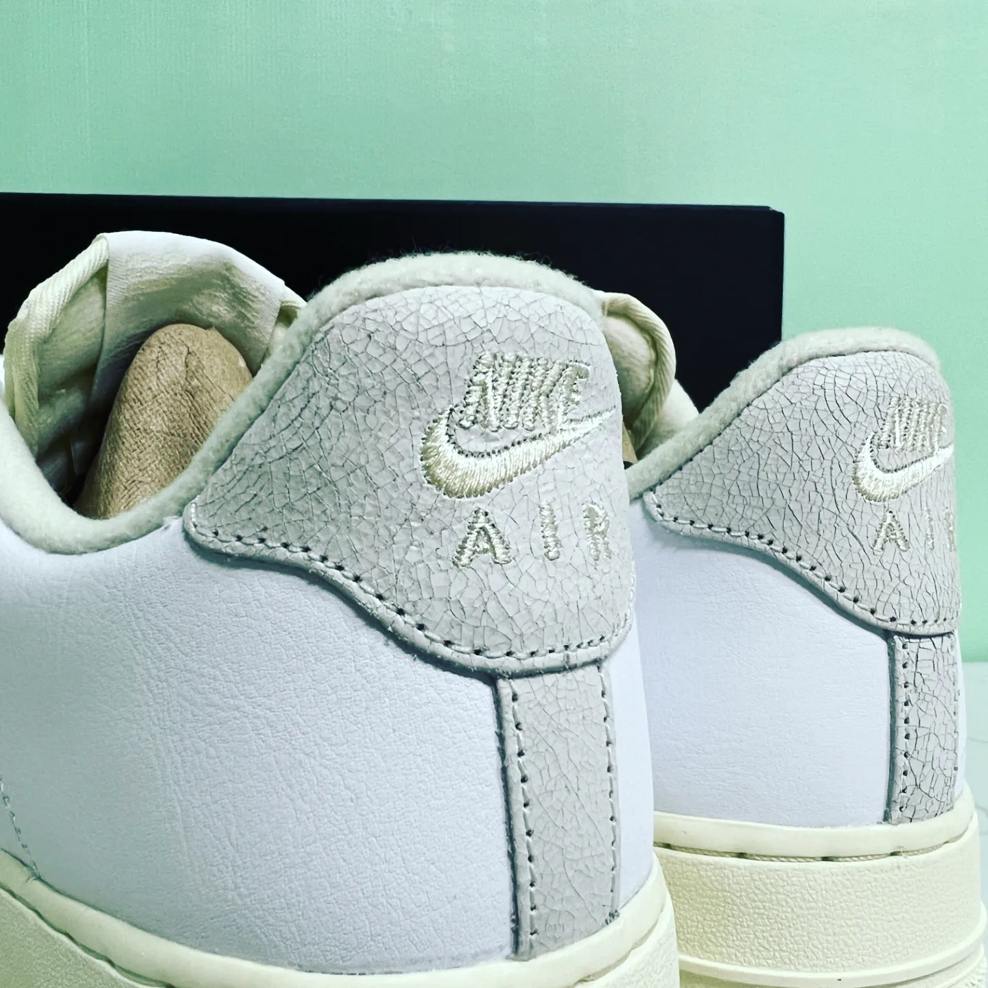 Nike Air Force 1 '07 LX Pale Vanilla 착용 스타일 - 5