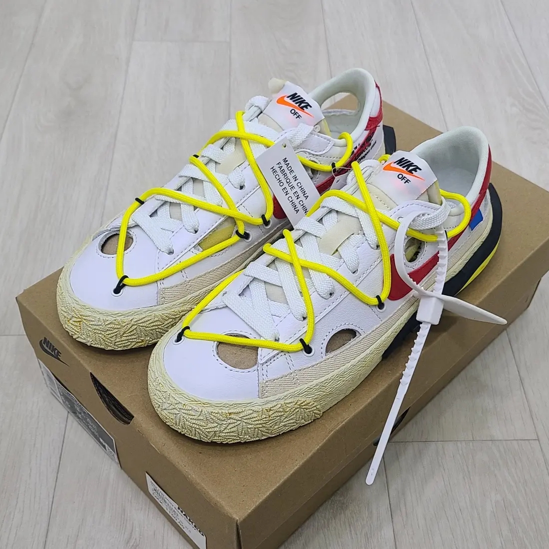 Nike x Off-White Blazer Low '77 White and University Red 착용 스타일 - 2