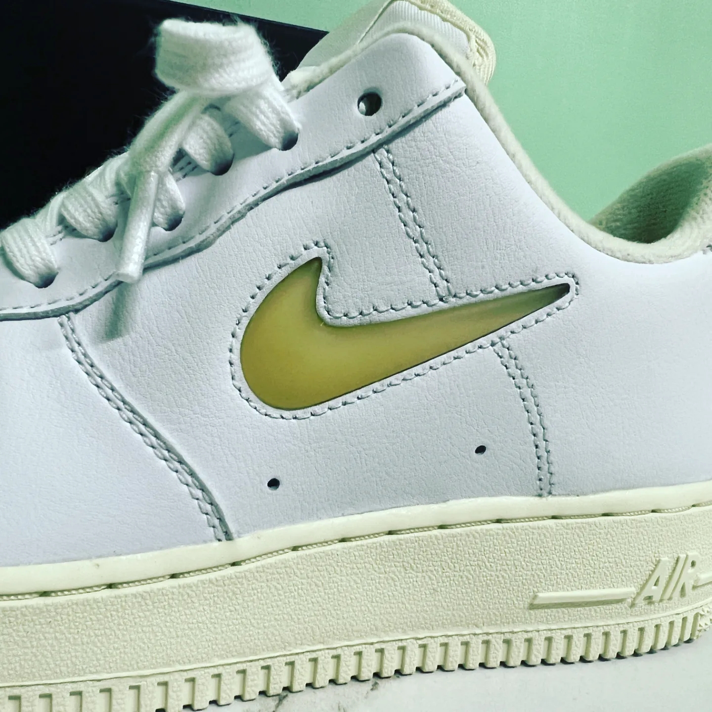 Nike Air Force 1 '07 LX Pale Vanilla 착용 스타일 - 3