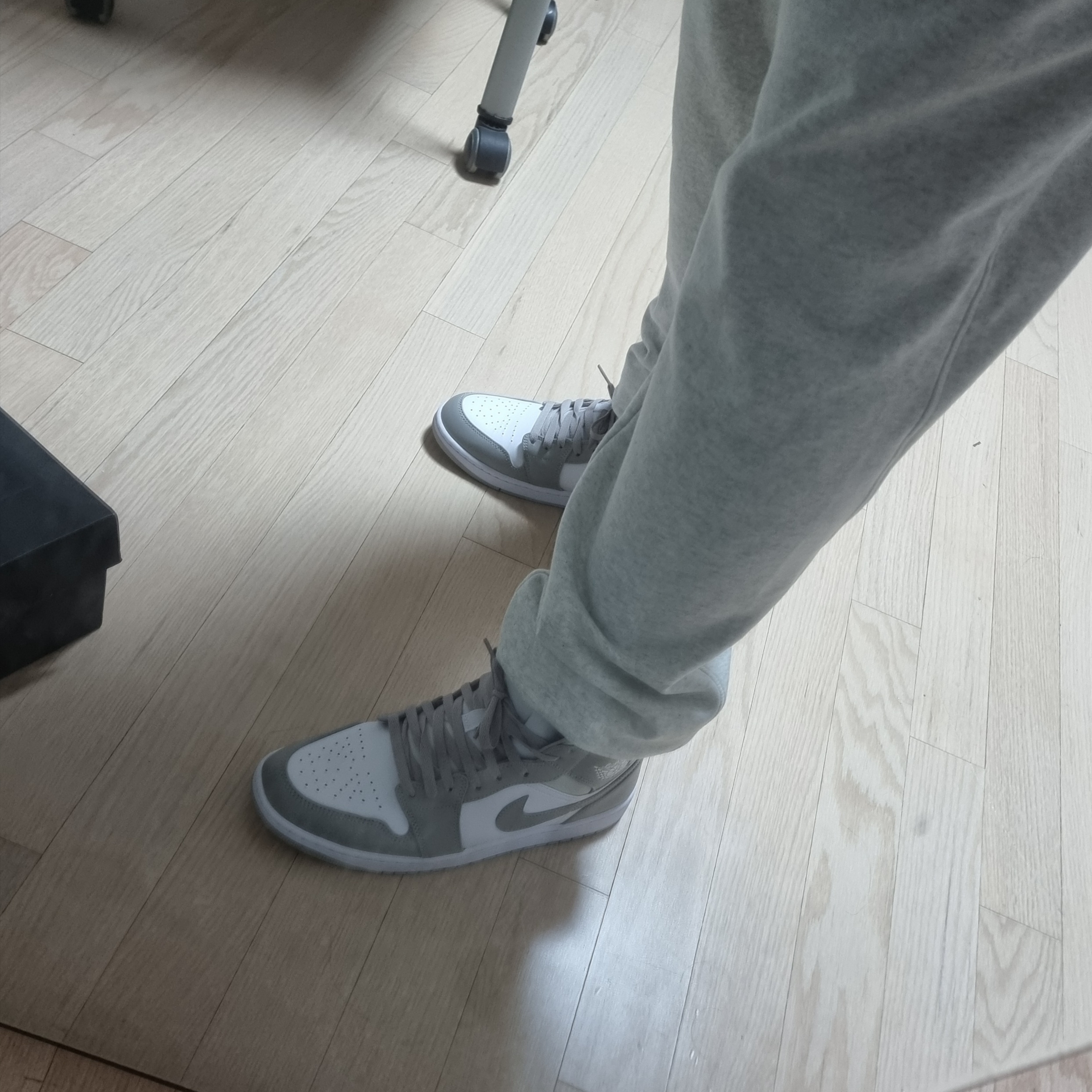 Jordan 1 Mid College Grey 착용 스타일 - 4