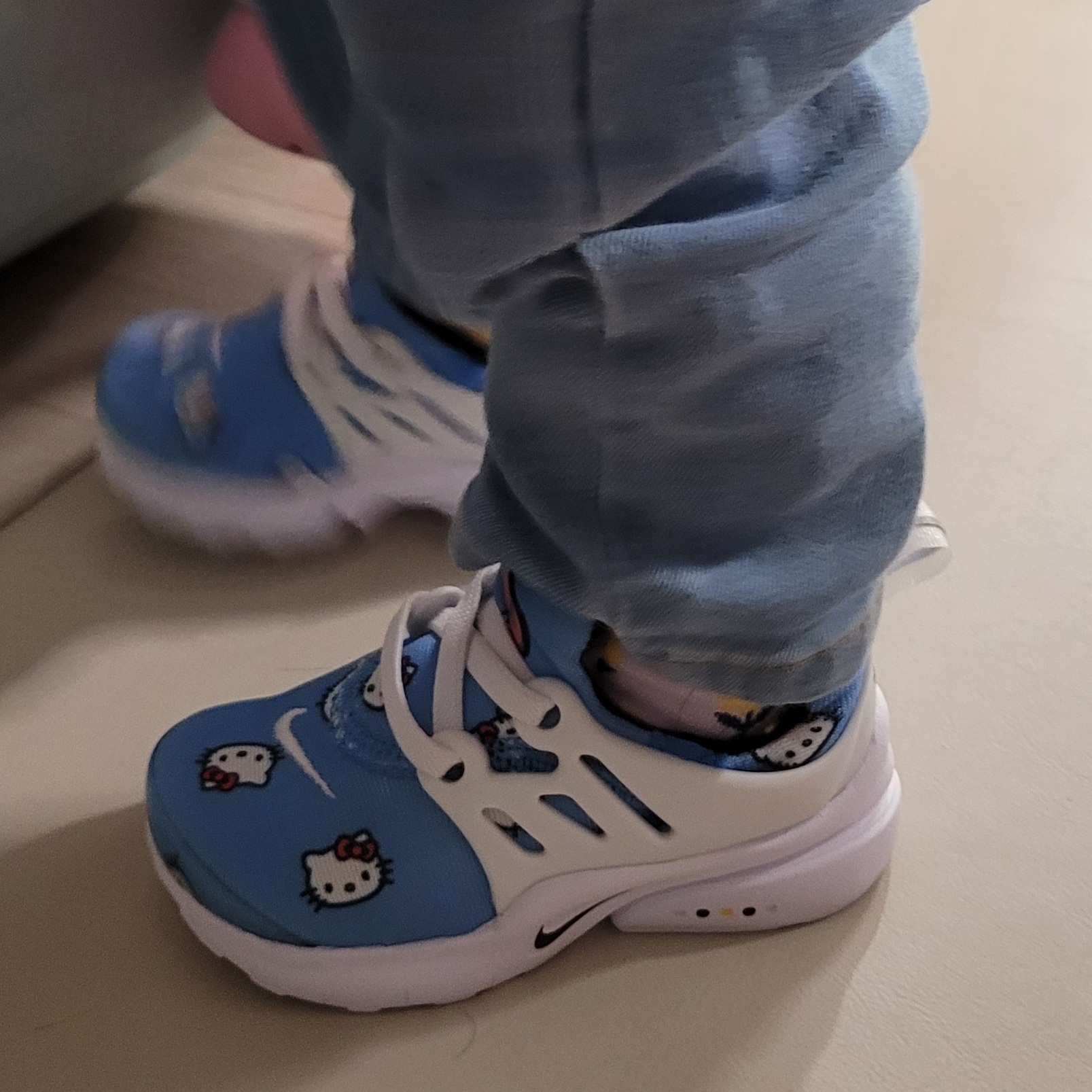 (TD) Nike x Hello Kitty Air Presto University Blue 착용 스타일 - 3