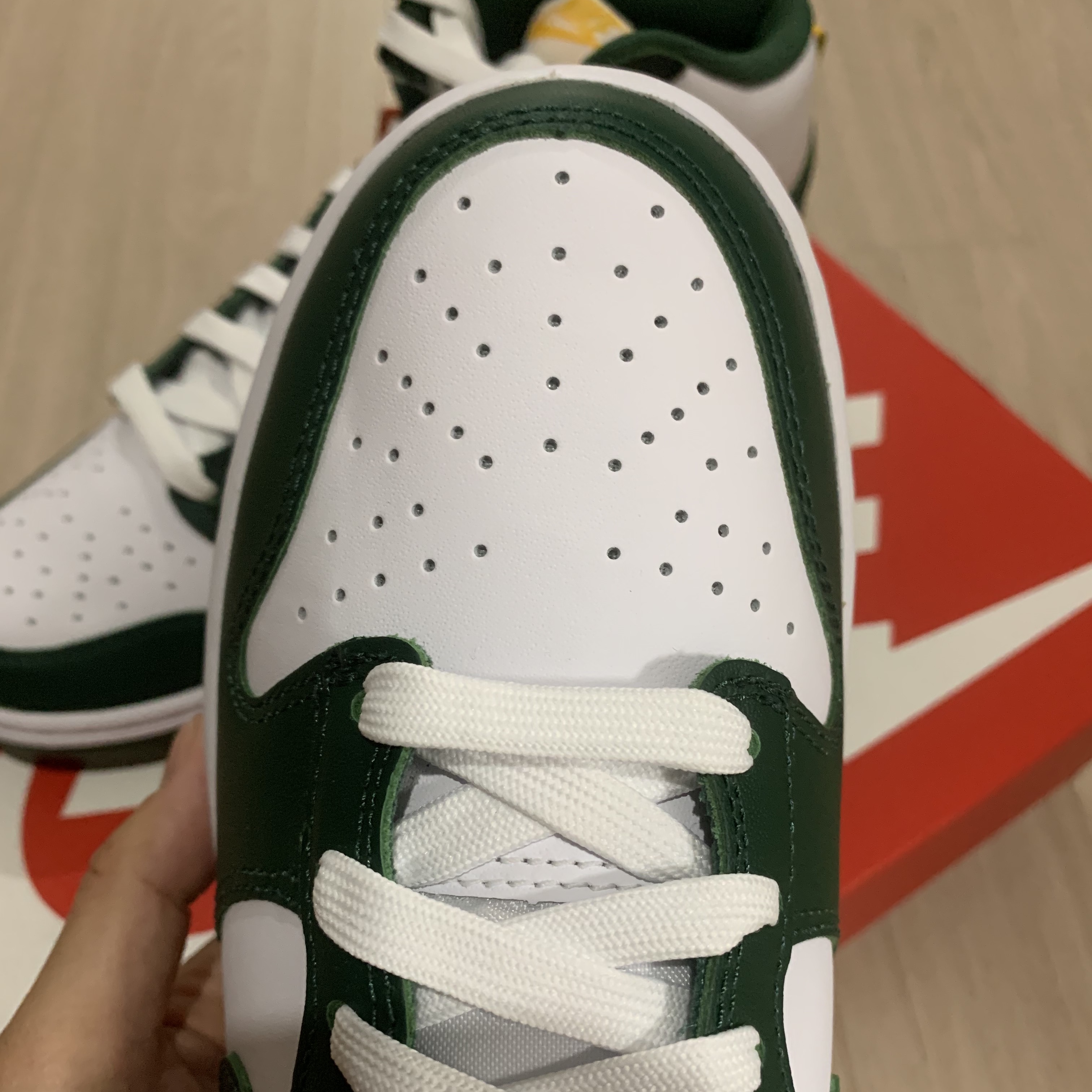 Nike Dunk High Retro Noble Green 착용 스타일 - 4