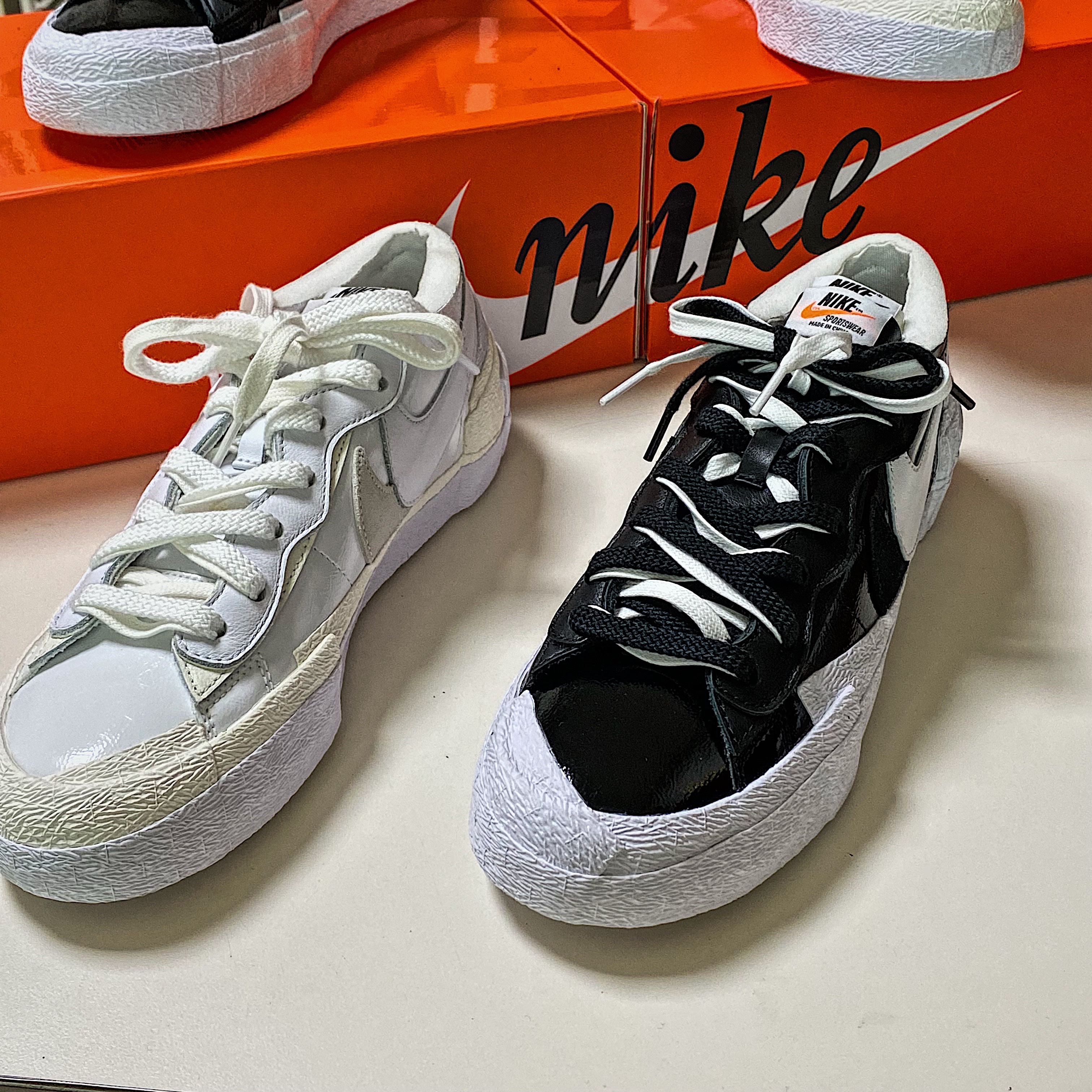 Nike x Sacai Blazer Low White Patent Leather, Nike x Sacai Blazer Low Black Patent Leather 착용 스타일 - 4