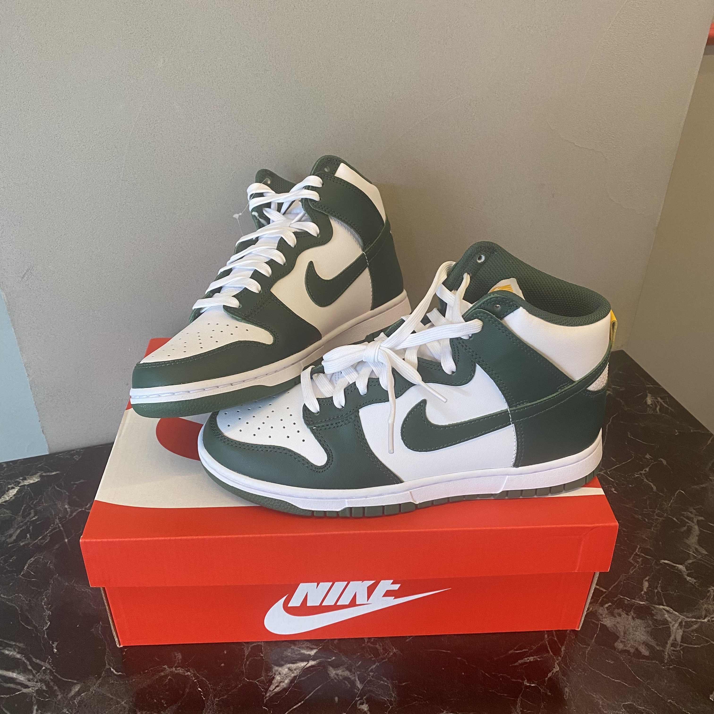 Nike Dunk High Retro Noble Green 착용 스타일