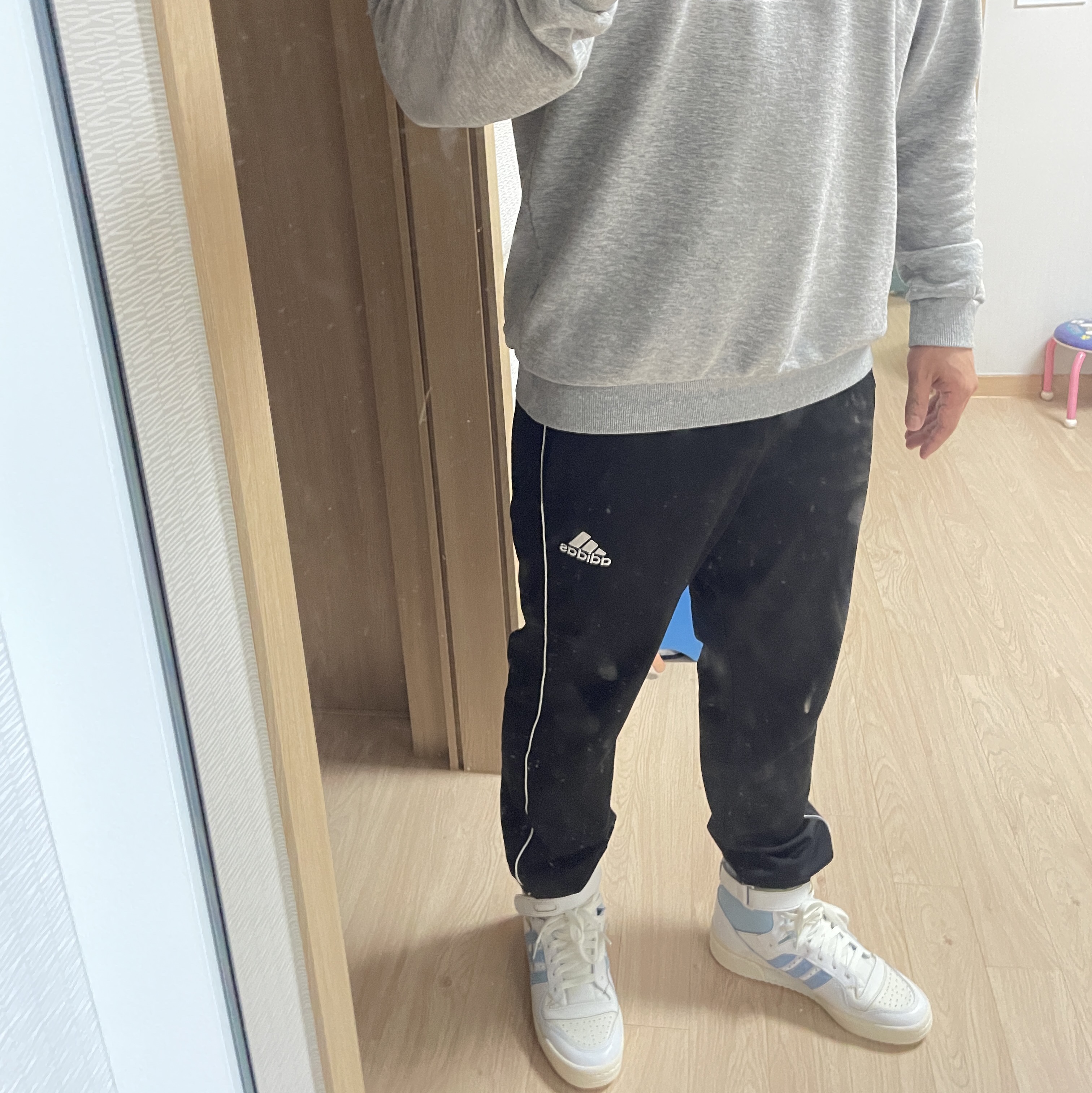 Adidas Forum 84 High Clear Sky 착용 스타일 - 2