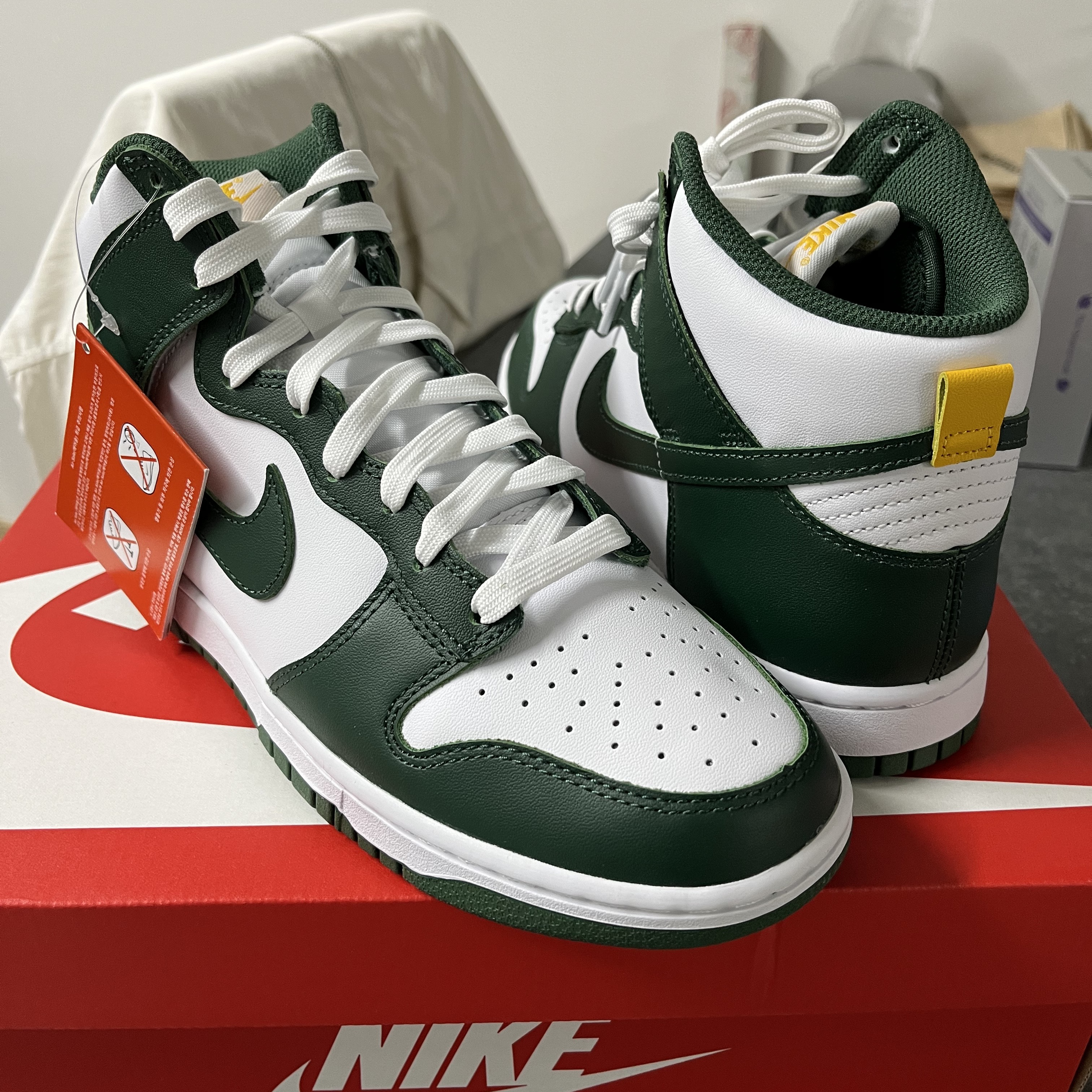 Nike Dunk High Retro Noble Green 착용 스타일 - 1