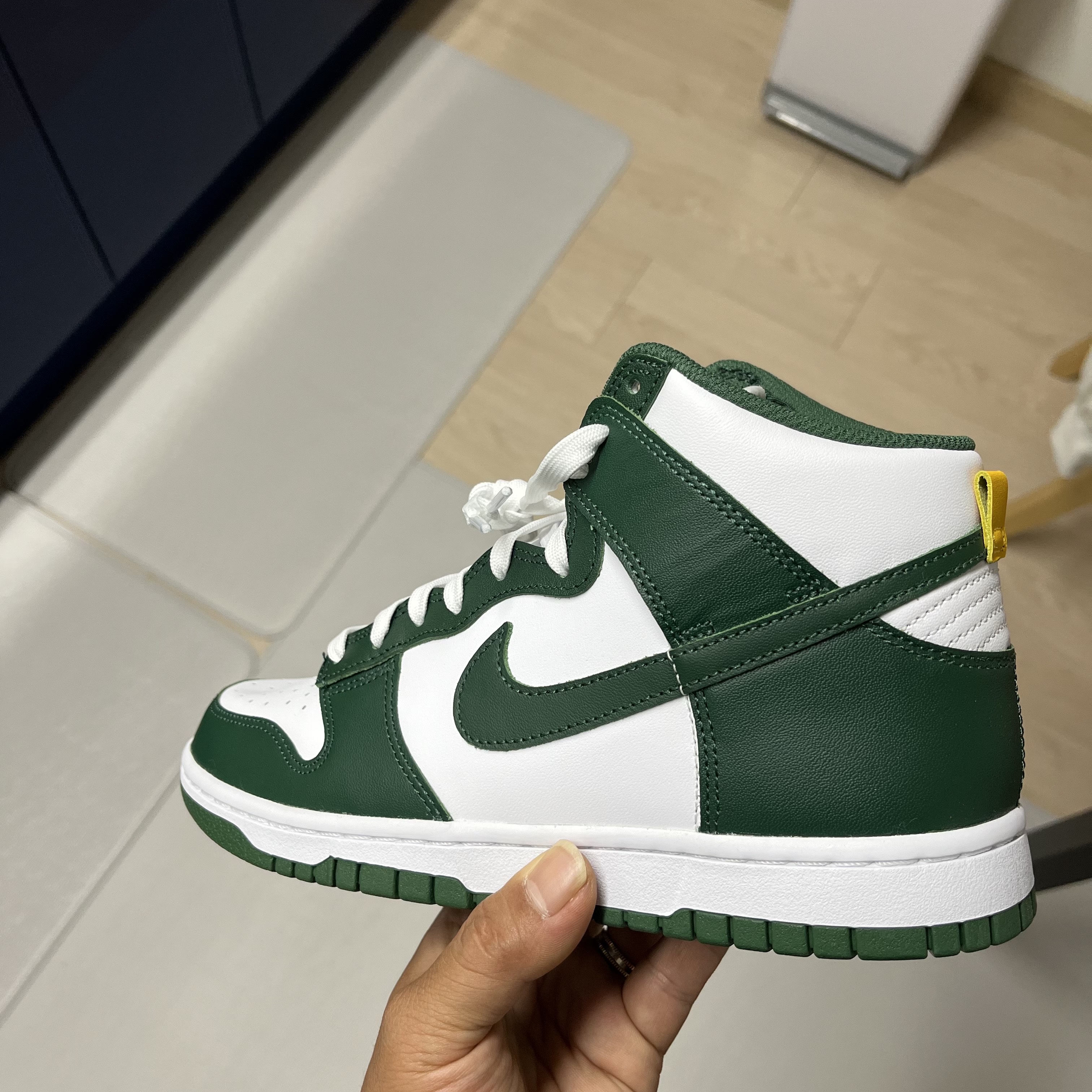Nike Dunk High Retro Noble Green 착용 스타일 - 2