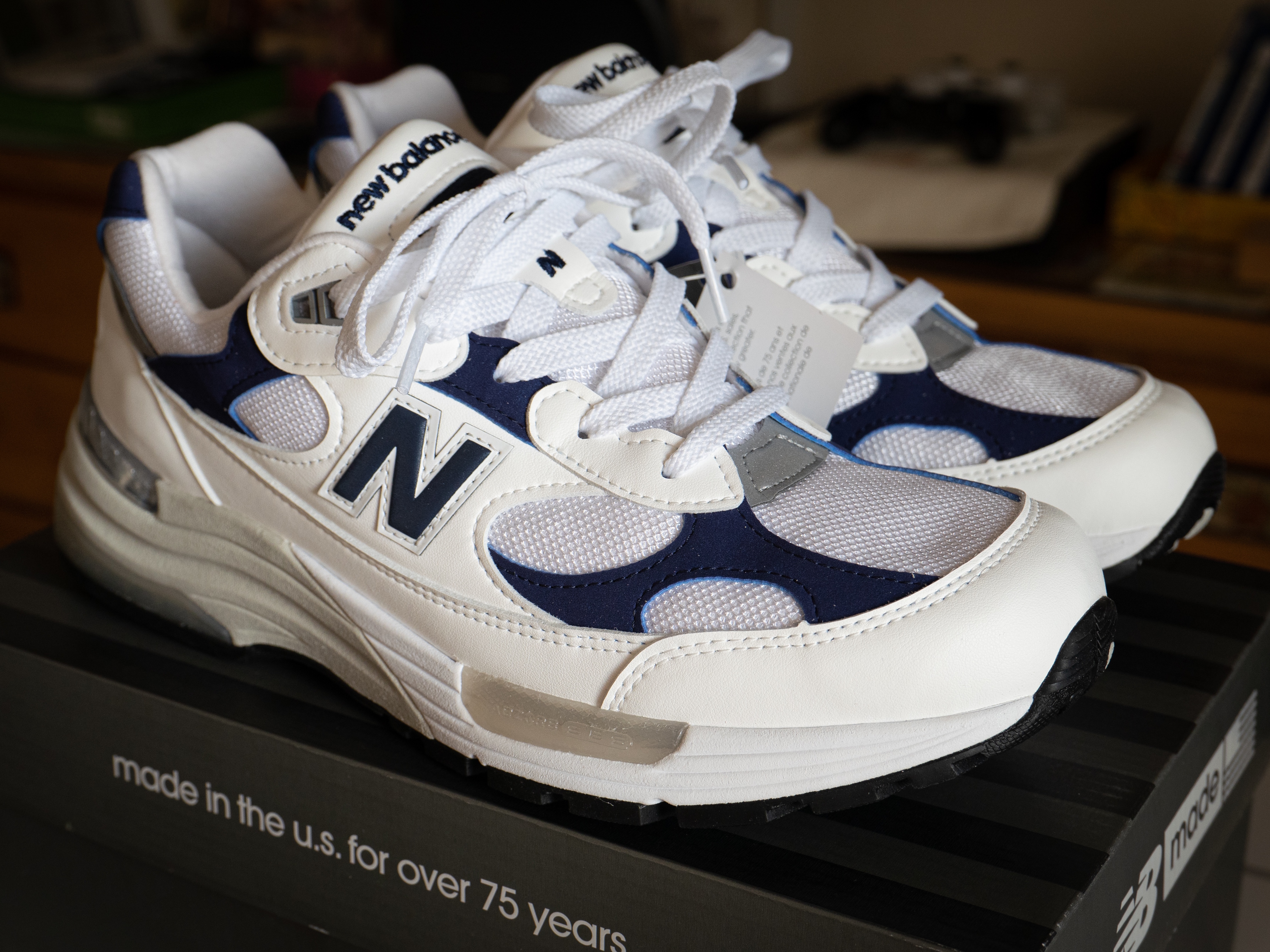 New Balance 992 Made in USA White Navy 착용 스타일 - 5