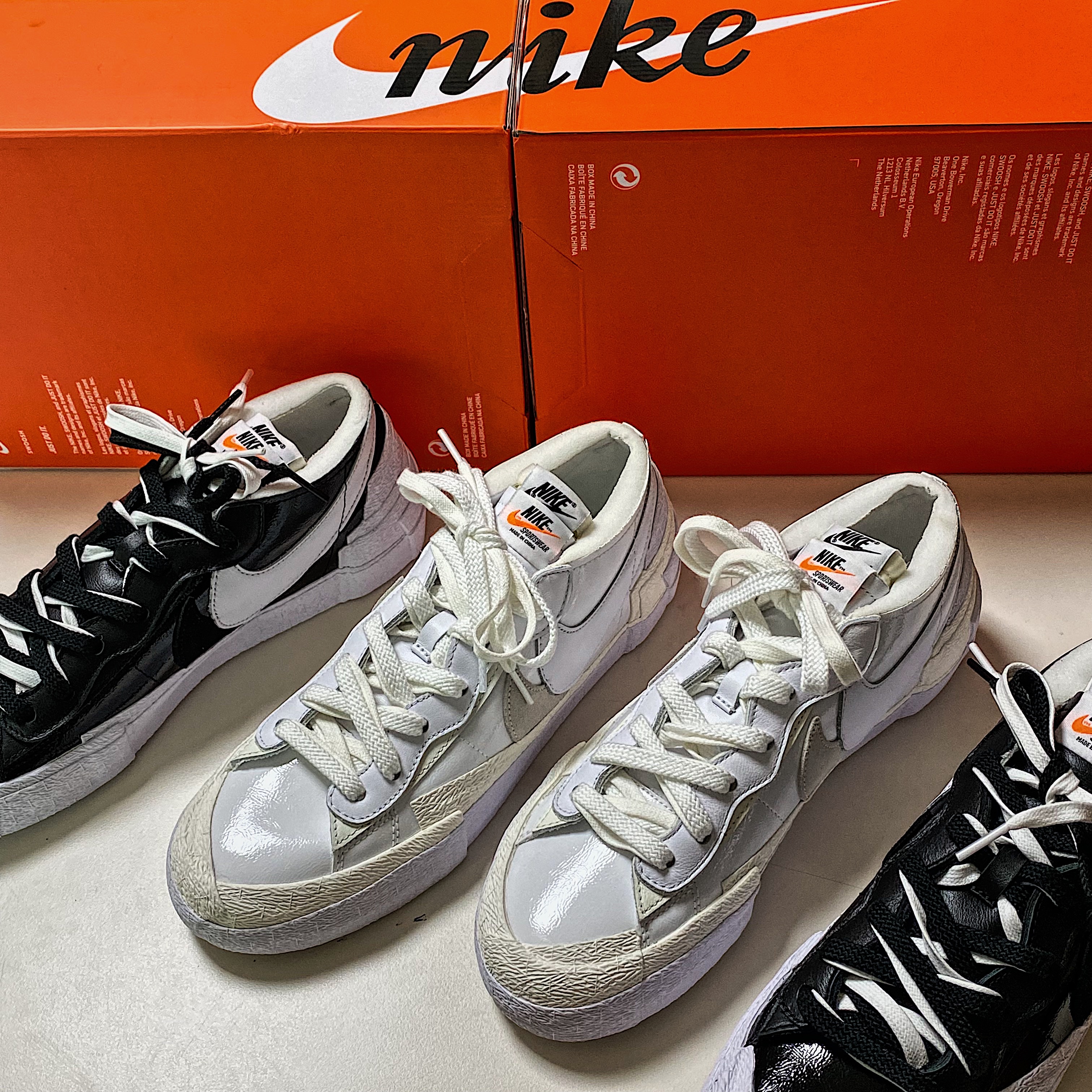 Nike x Sacai Blazer Low White Patent Leather, Nike x Sacai Blazer Low Black Patent Leather 착용 스타일 - 5
