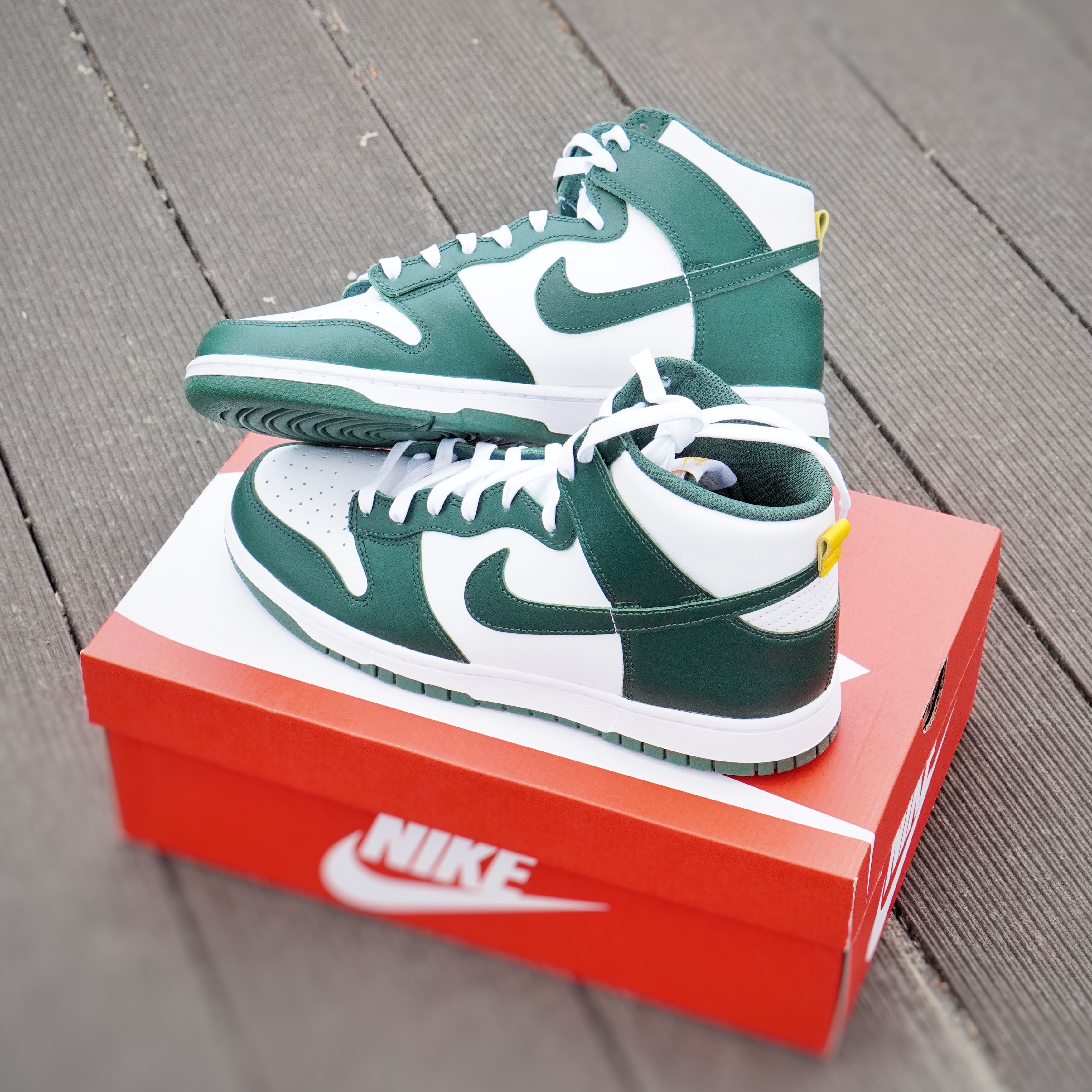 Nike Dunk High Retro Noble Green 착용 스타일 - 3