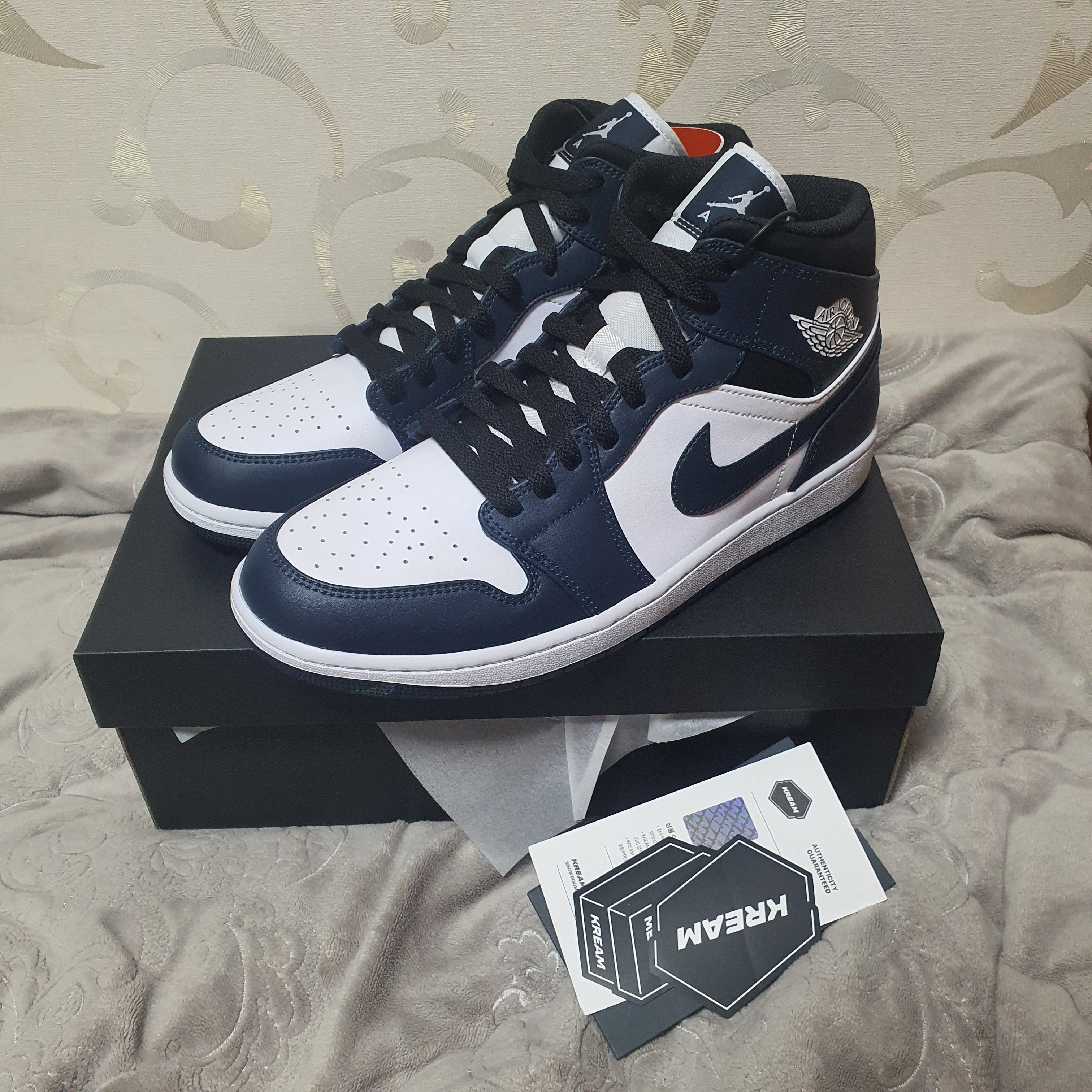 Jordan 1 Mid Dark Teal, Nike Air Force 1 '07 Low White 착용 스타일 - 1