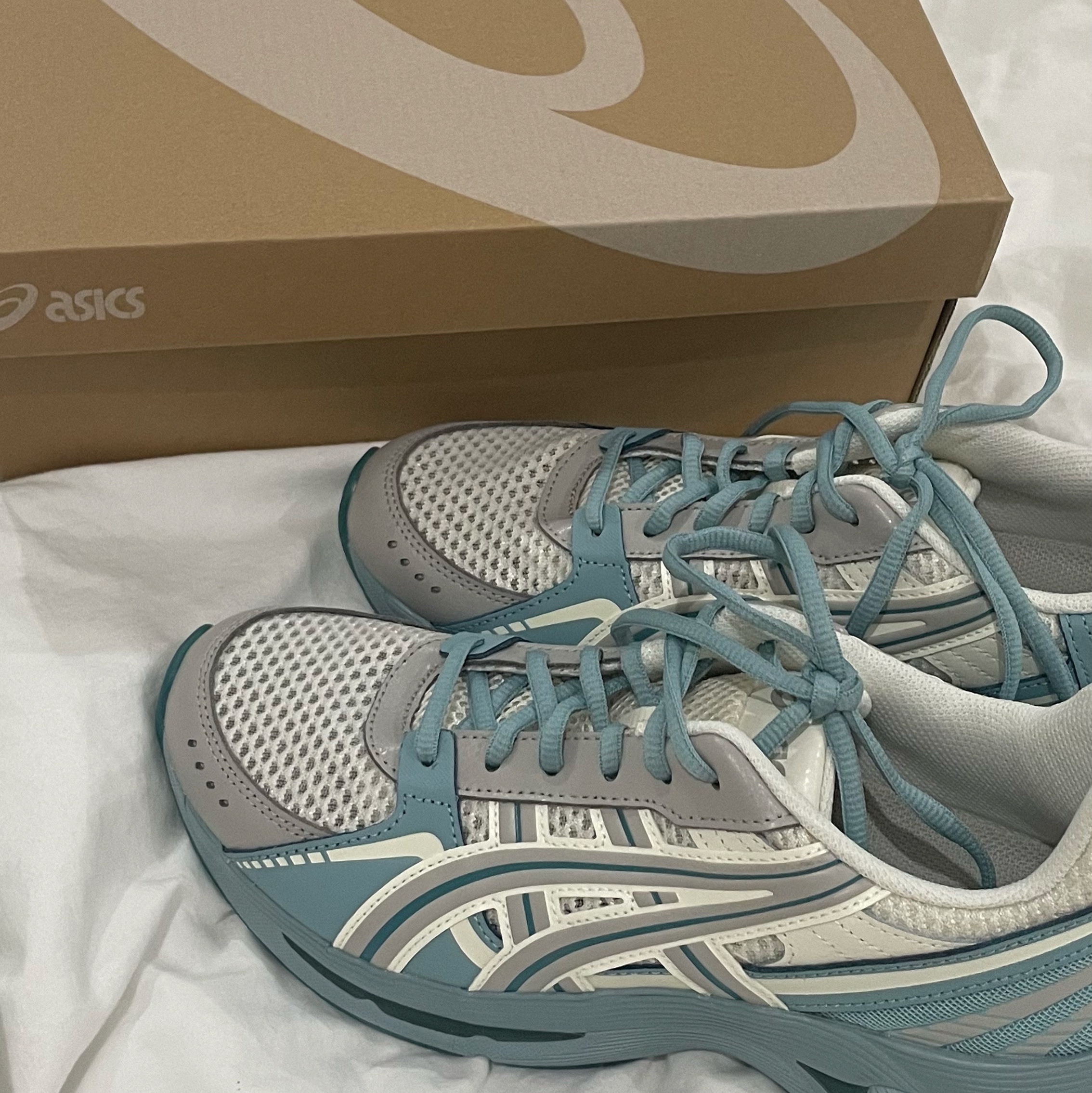 Asics Gel-Kyrios Cream Oyster Grey 착용 스타일
