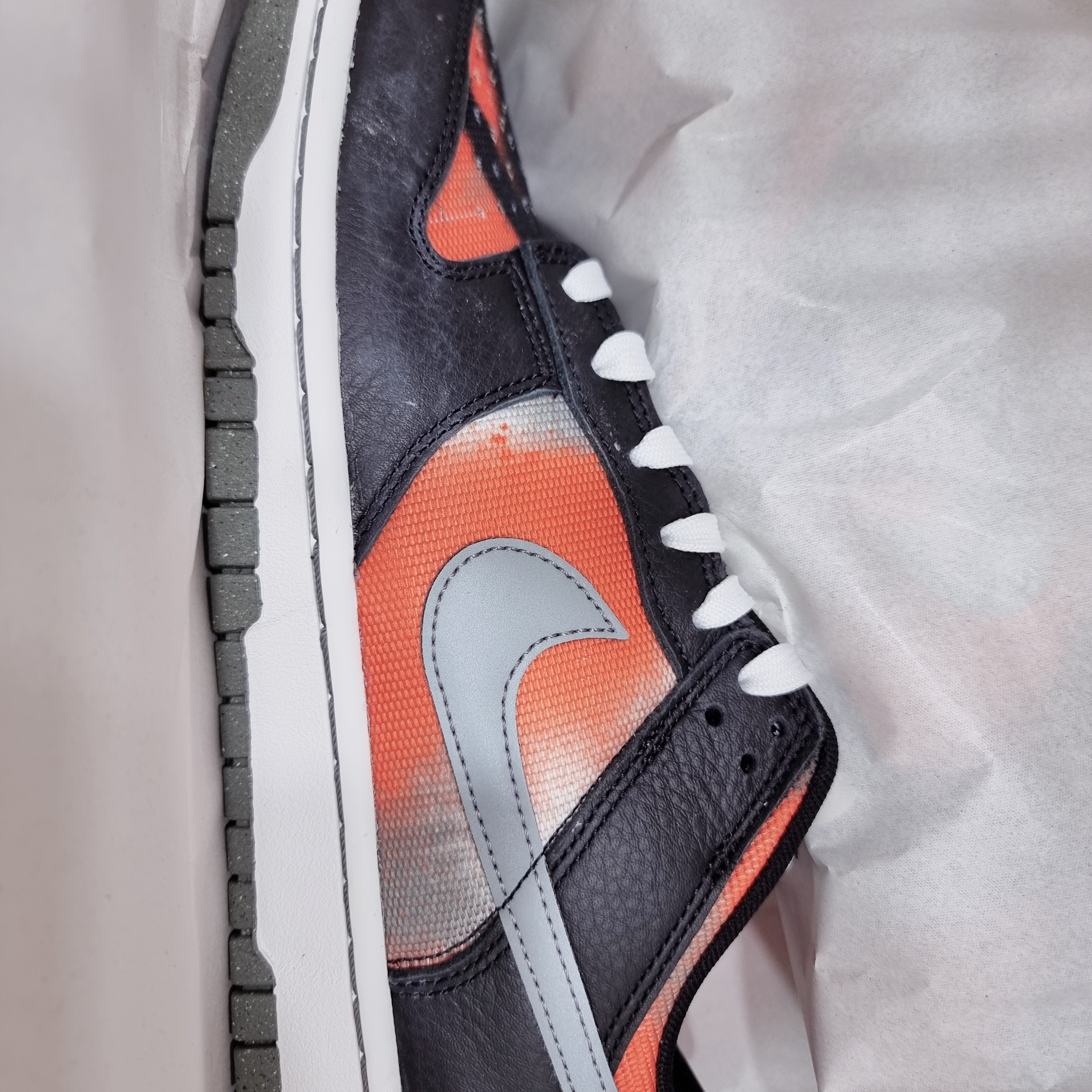 Nike Dunk Low Retro PRM Black and Tumbled Grey 착용 스타일 - 2
