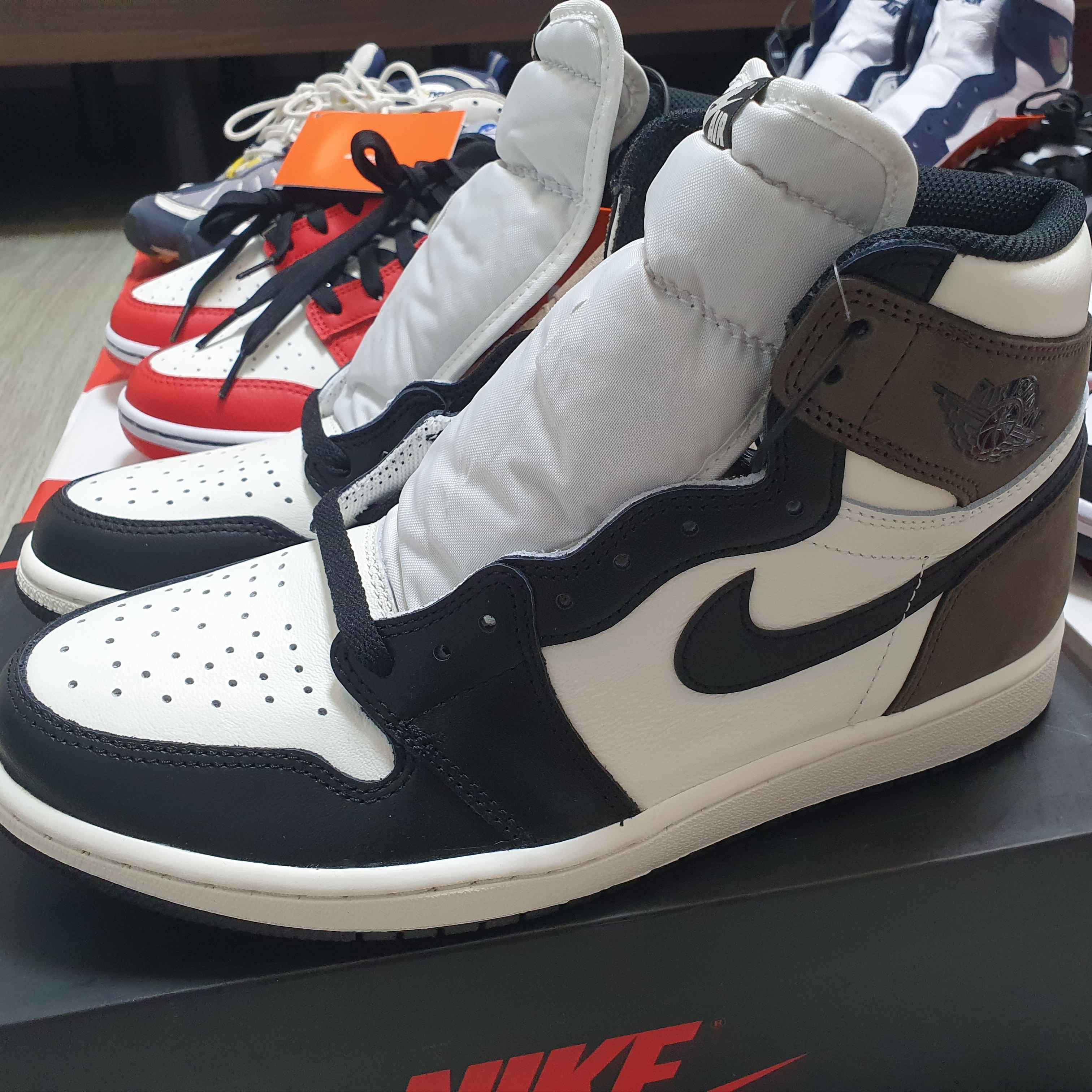 Jordan 1 Retro High OG Black Mocha 착용 스타일 - 1