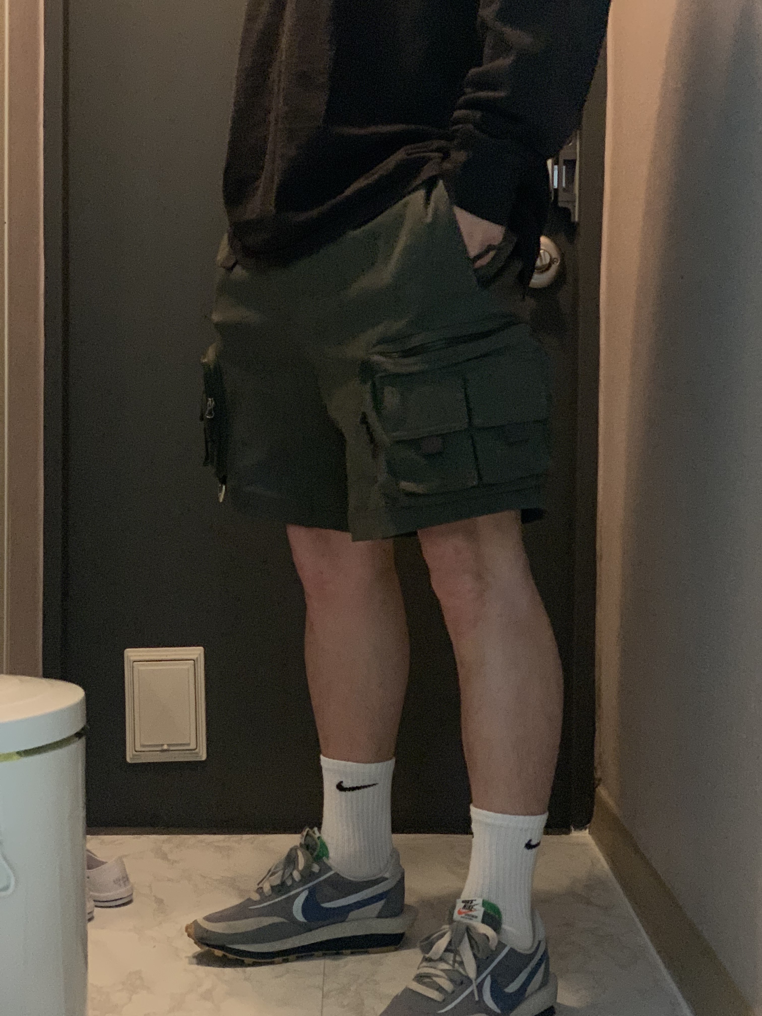 Nike x Sacai x Clot LDWaffle Cool Grey, Nike ACG Cargo Shorts Sequoia - Asia 착용 스타일 - 1