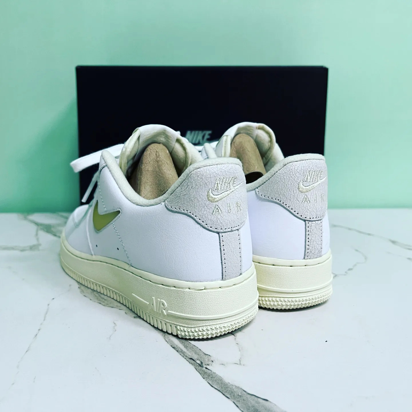 Nike Air Force 1 '07 LX Pale Vanilla 착용 스타일 - 4
