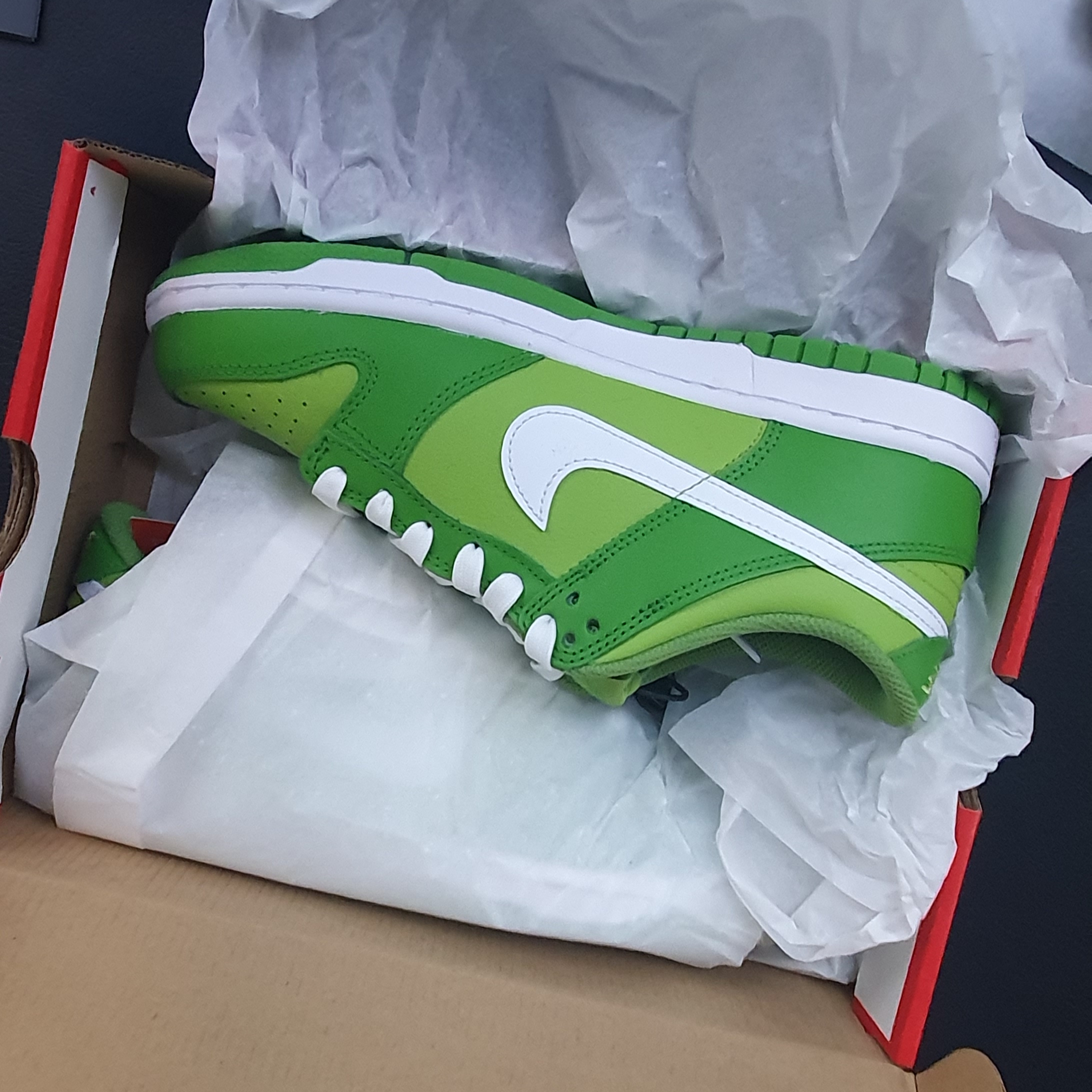 (GS) Nike Dunk Low Vivid Green 착용 스타일 - 3