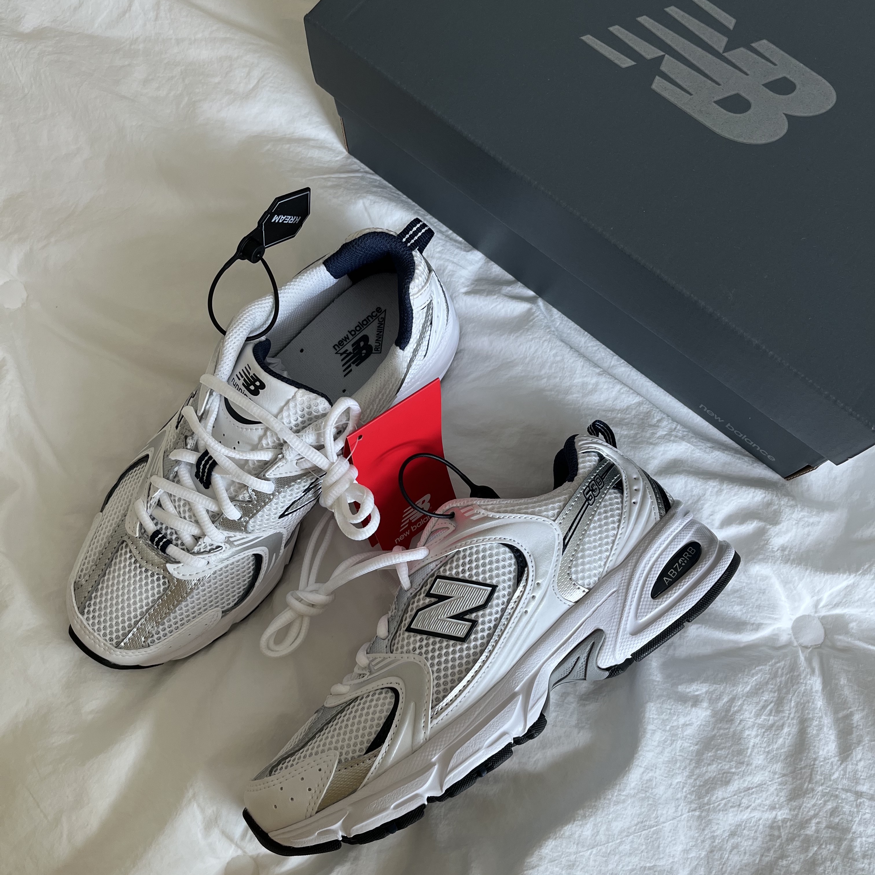 New Balance 530 White 착용 스타일