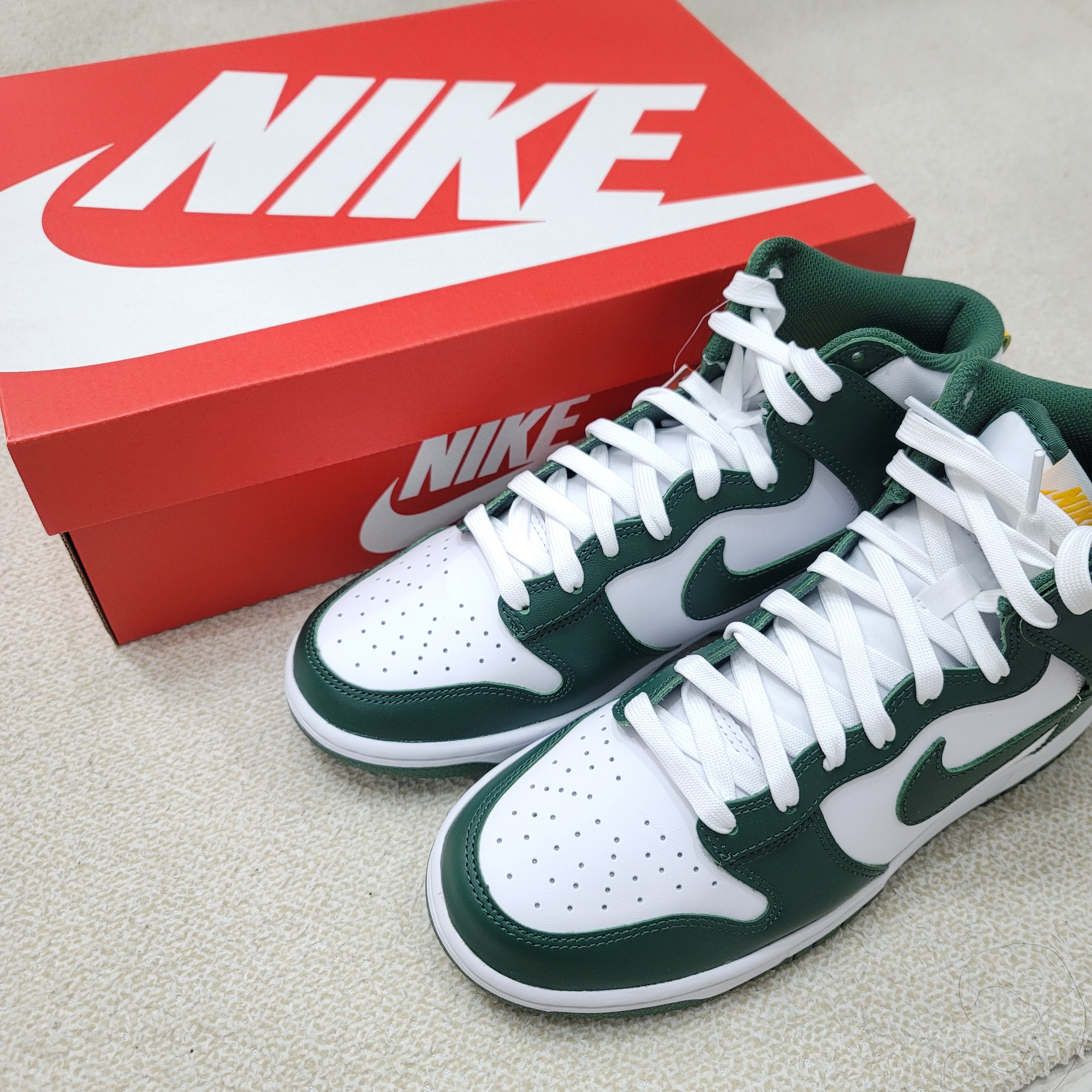 Nike Dunk High Retro Noble Green 착용 스타일