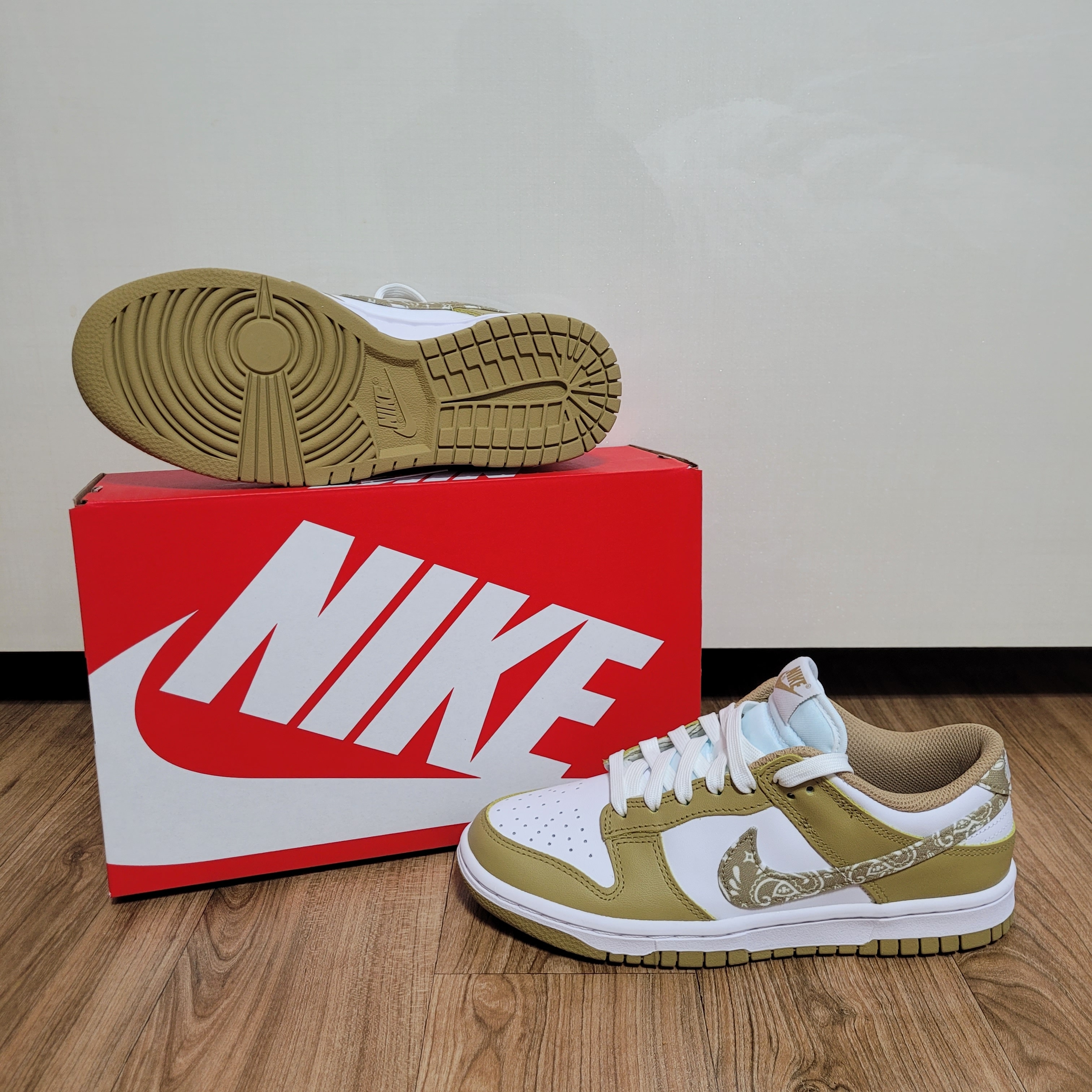 (W) Nike Dunk Low Essential Barley Paisley 착용 스타일