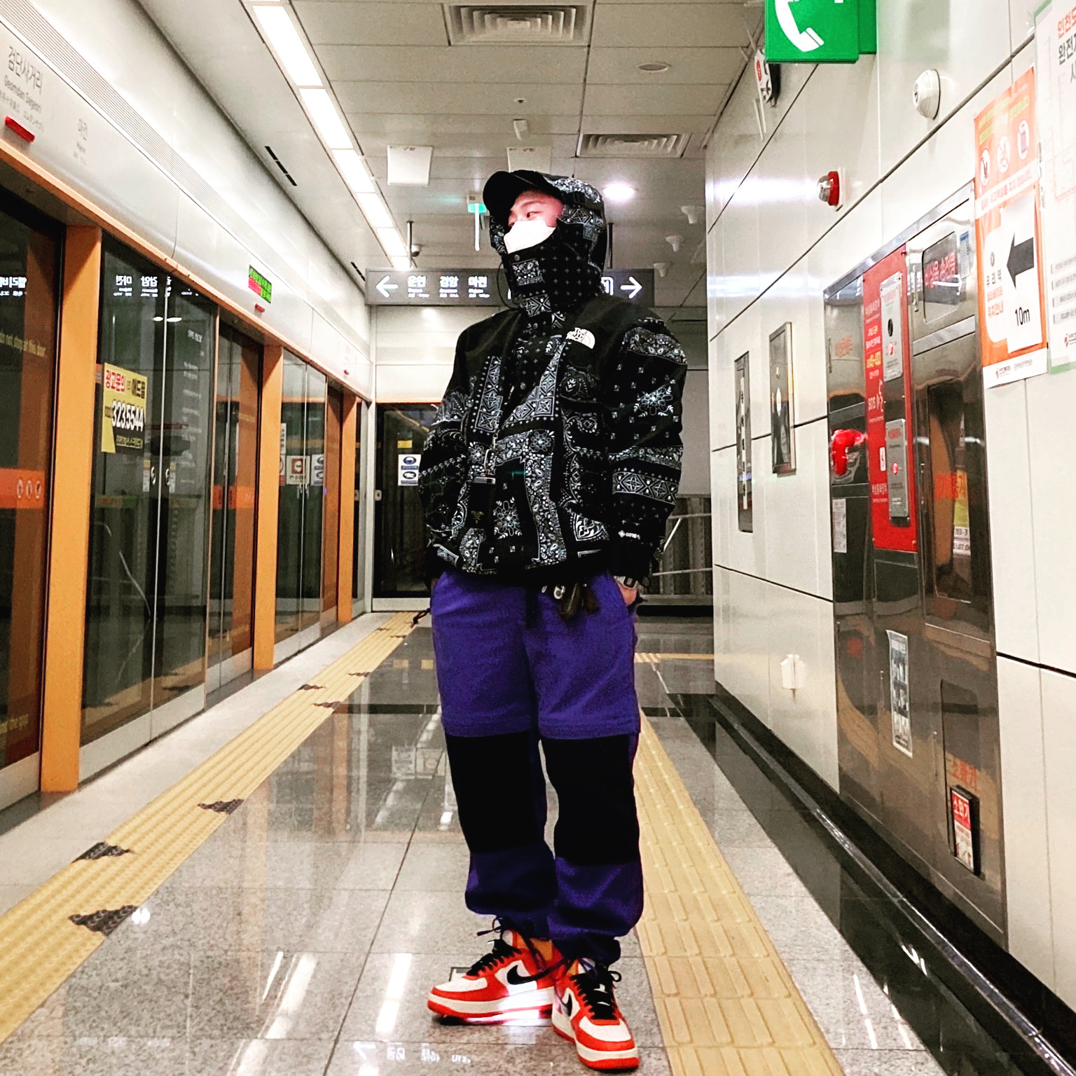 The North Face Novelty GTX Mountain Jacket Black 착용 스타일
