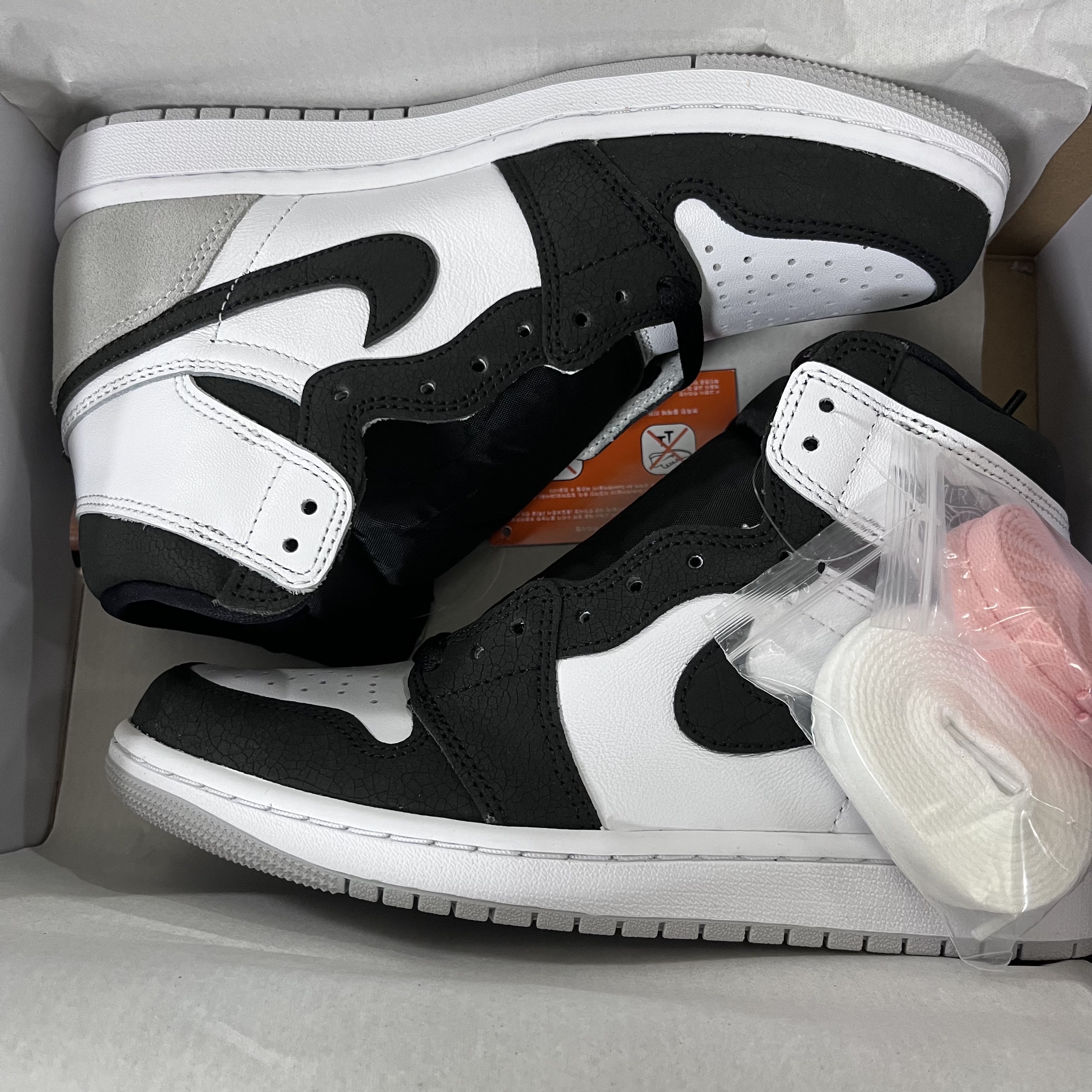 Jordan 1 Retro High OG Bleached Coral 착용 스타일
