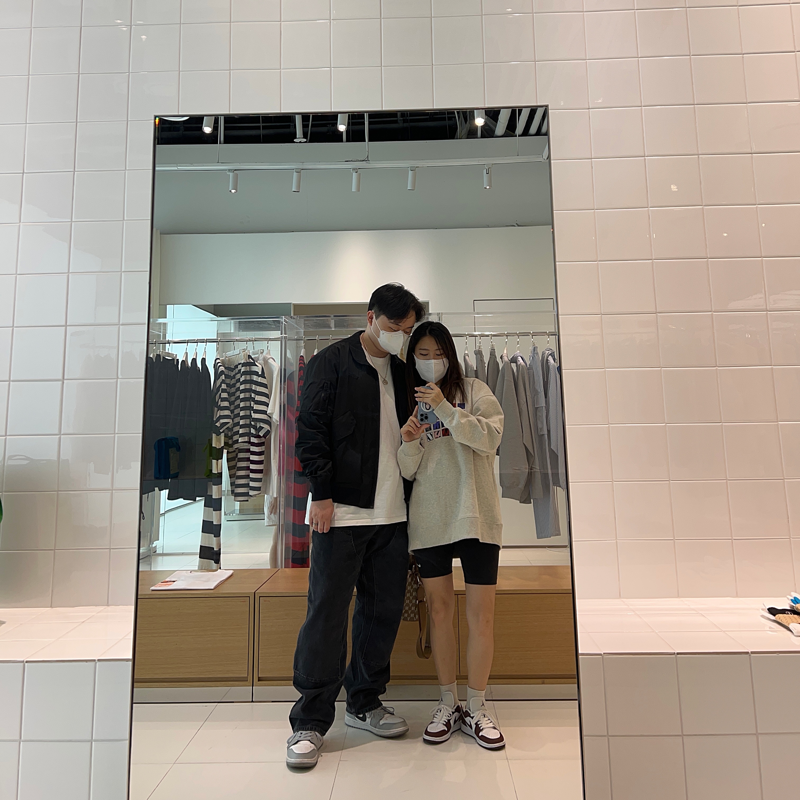 Zara x Ader Error Alphabet Sweatshirt Light Grey, Jordan 1 Mid Light Smoke Grey 착용 스타일