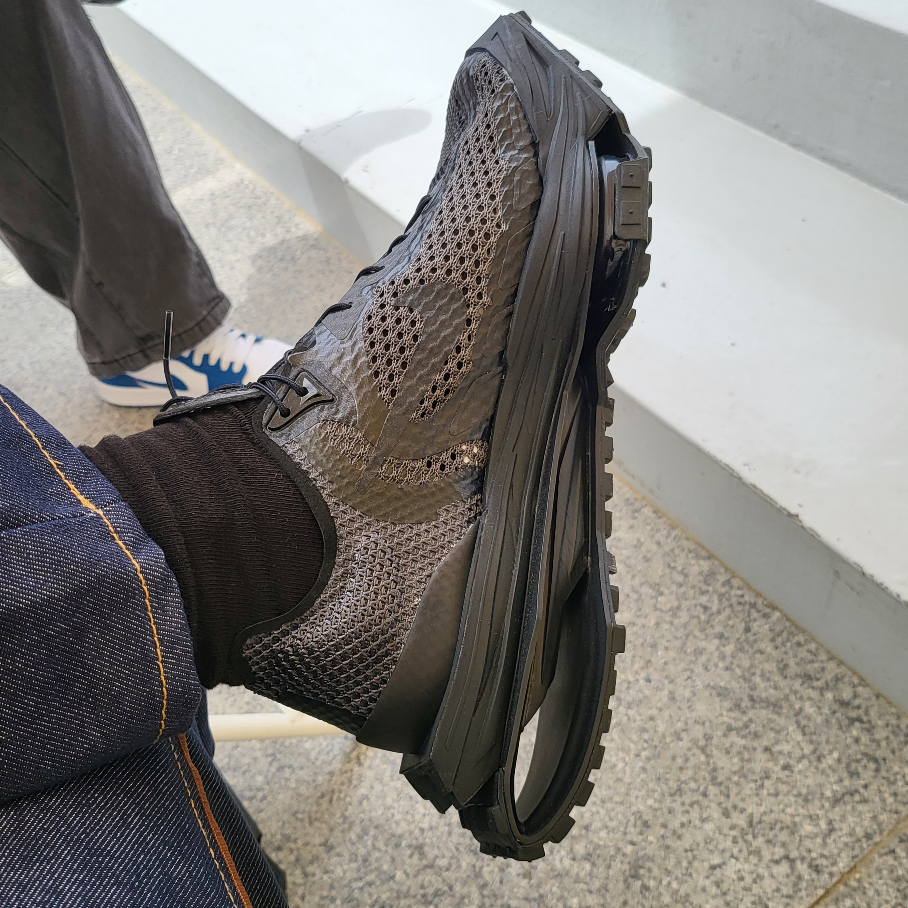 Nike x Matthew M Williams Zoom 004 Triple Black 착용 스타일 - 3