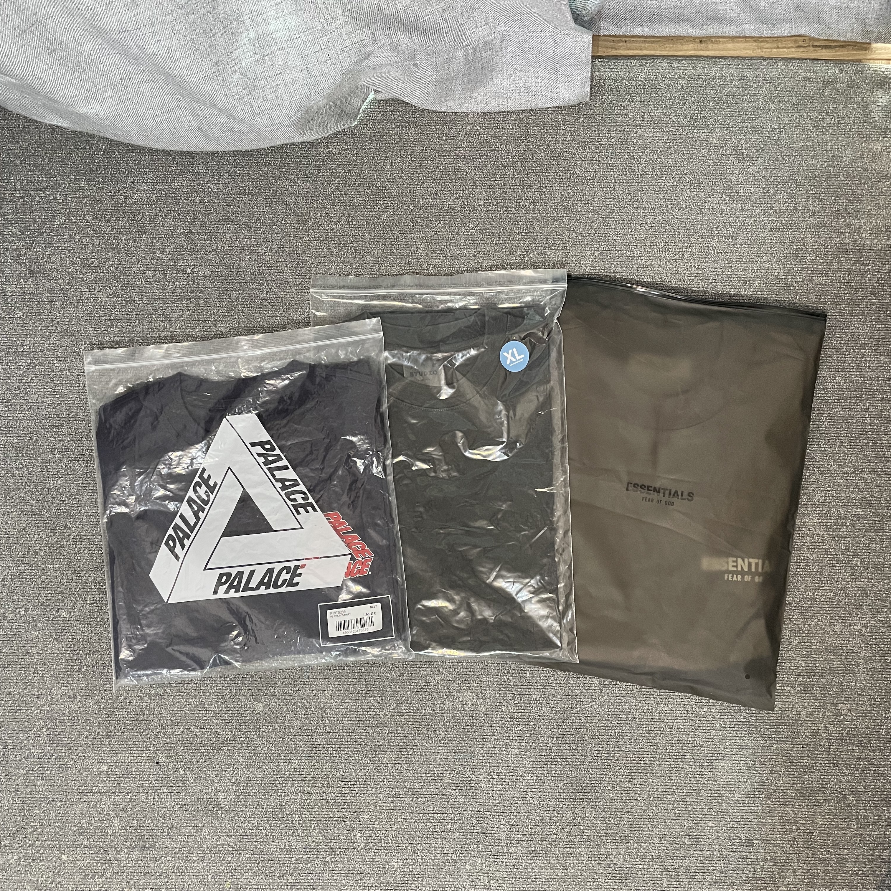 Essentials T-Shirt Desert Taupe - 22SS, IAB Studio Pigment T-Shirt Black 착용 스타일 - 5