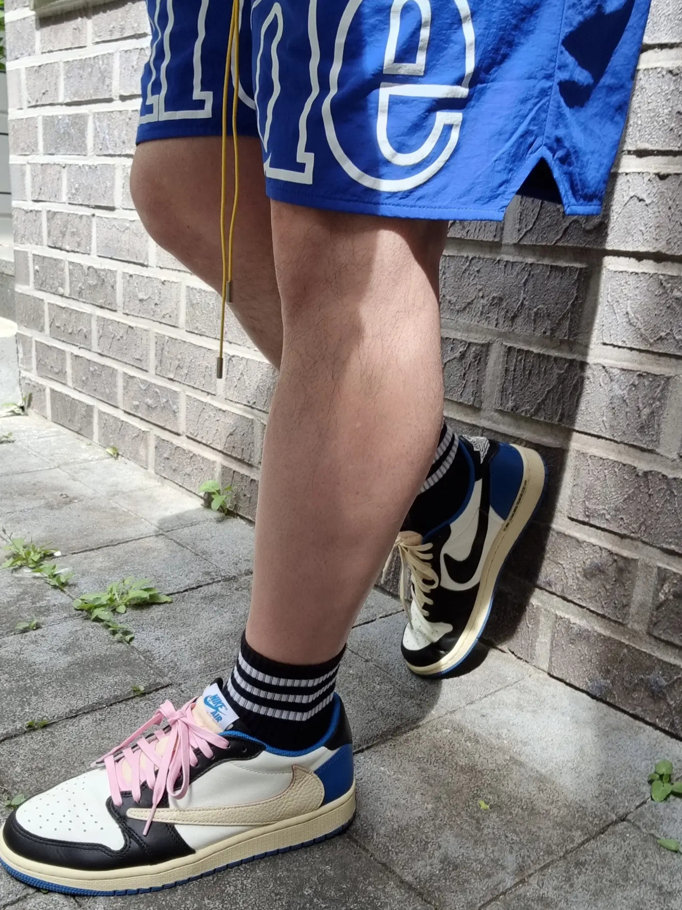Jordan 1 x Travis Scott x Fragment Retro Low OG SP Military Blue 착용 스타일 - 4