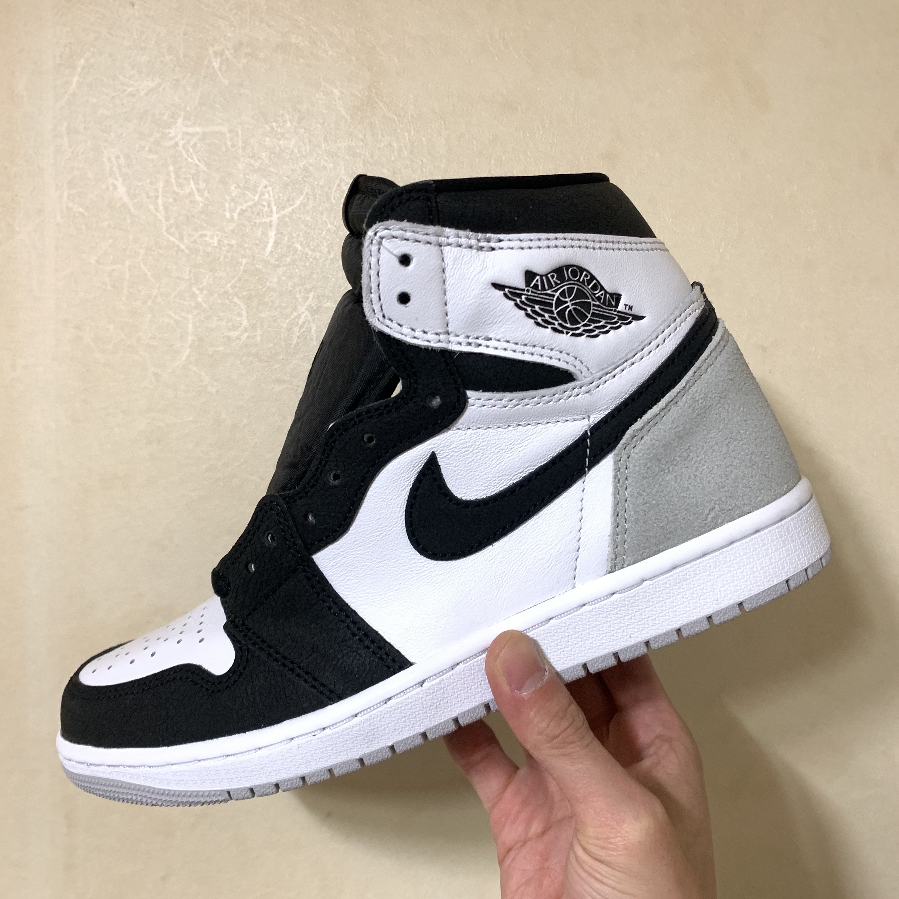 Jordan 1 Retro Barons, Jordan 1 Retro High OG Bleached Coral 착용 스타일 - 1