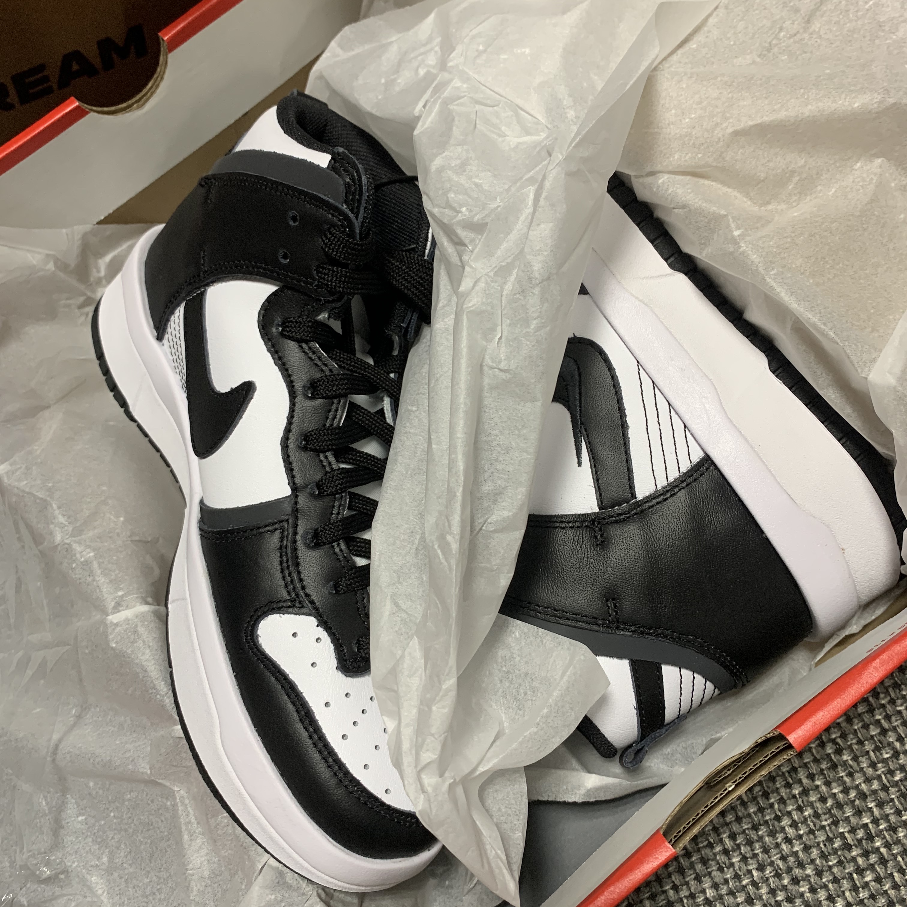 (W) Nike Dunk High Up Black and White 착용 스타일 - 2