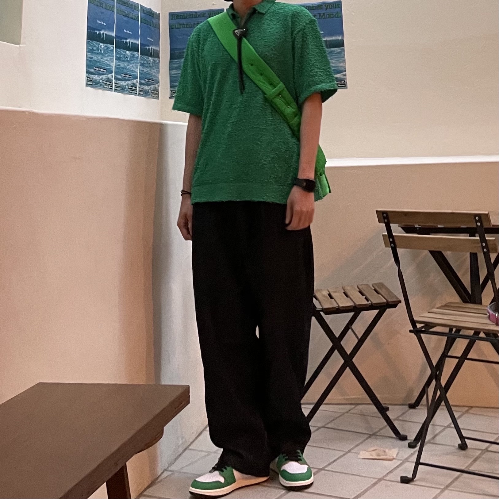 (W) Jordan 1 Retro High OG Lucky Green, Bottega Veneta Padded Tech Cassette Parakeet 착용 스타일 - 3